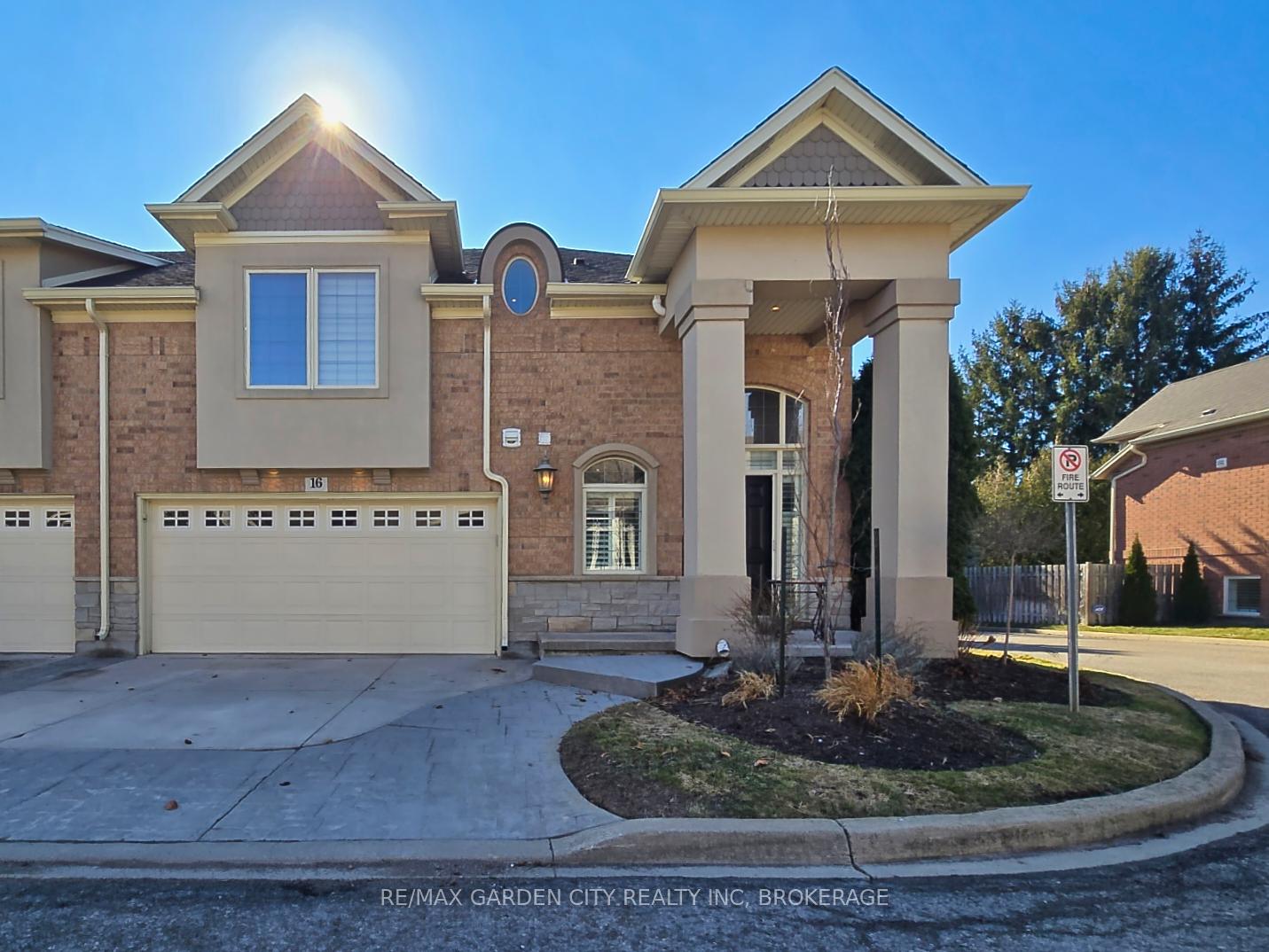 Photo 2 of Unit 16, 31 Sawmill Road, St. Catharines, Grapeview — HOMEH