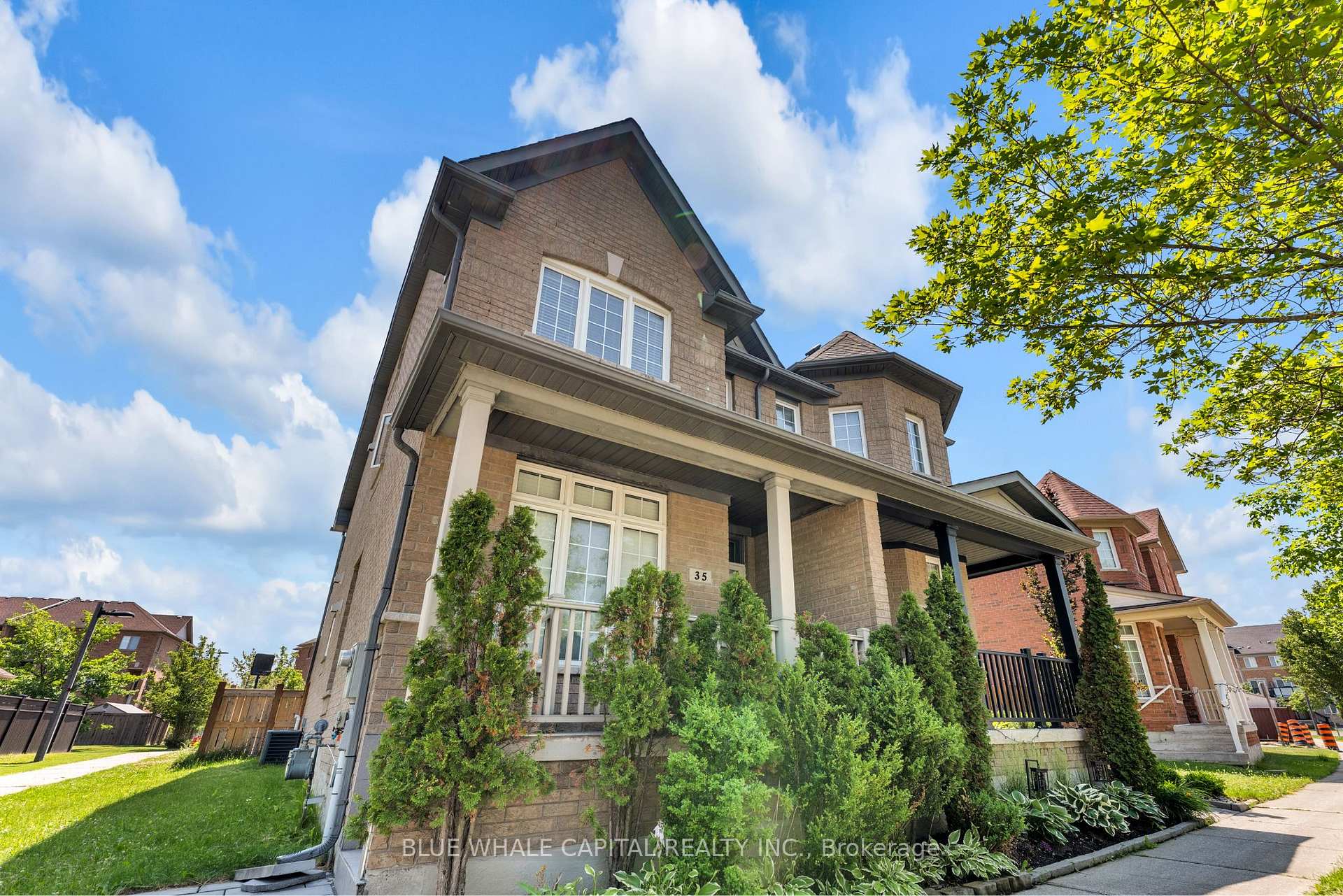 Photo 2 of 35 Rainbow Valley Crescent, Markham, Greensborough — HOMEH