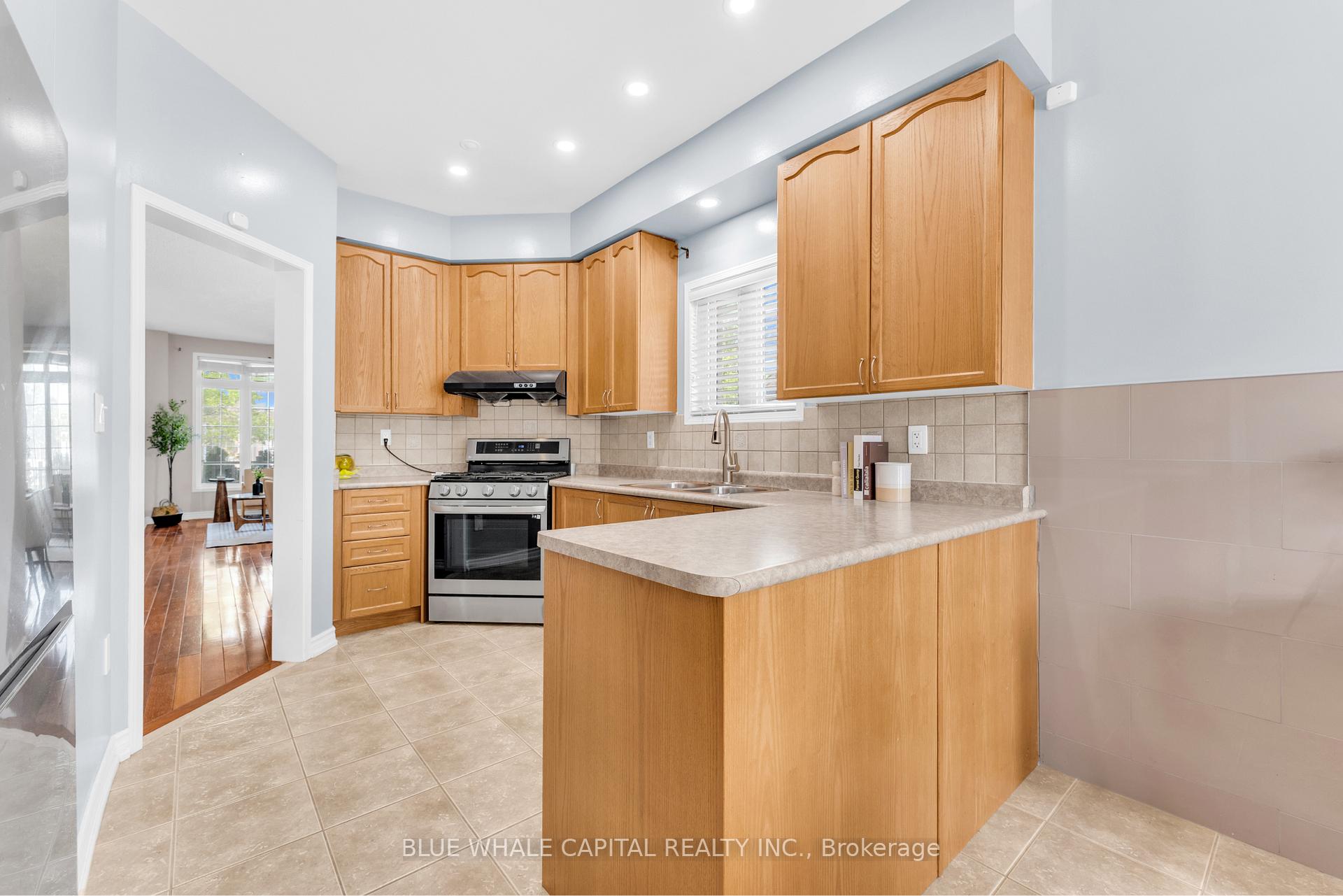 Photo 12 of 35 Rainbow Valley Crescent, Markham, Greensborough — HOMEH