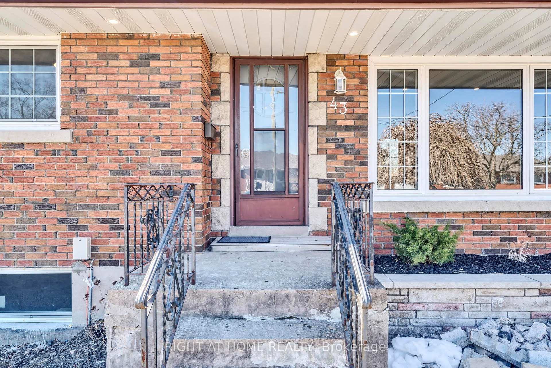Photo 2 of Unit Main, 43 White Street, St. Catharines, Vine/Linwell — HOMEH