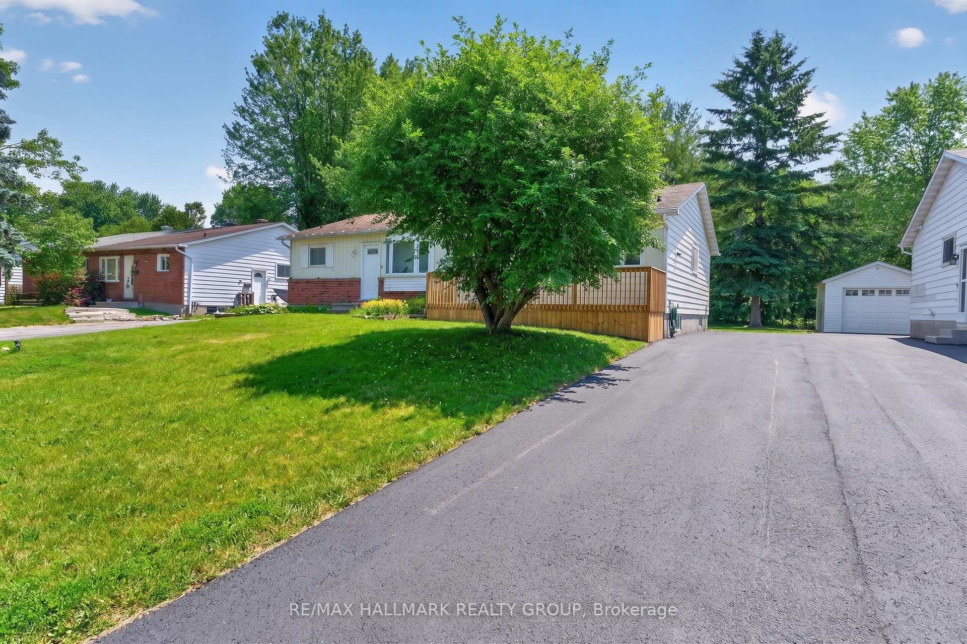 Photo 2 of 110 Glamorgan Drive, Ottawa, Kanata - Glencairn/Hazeldean — HOMEH