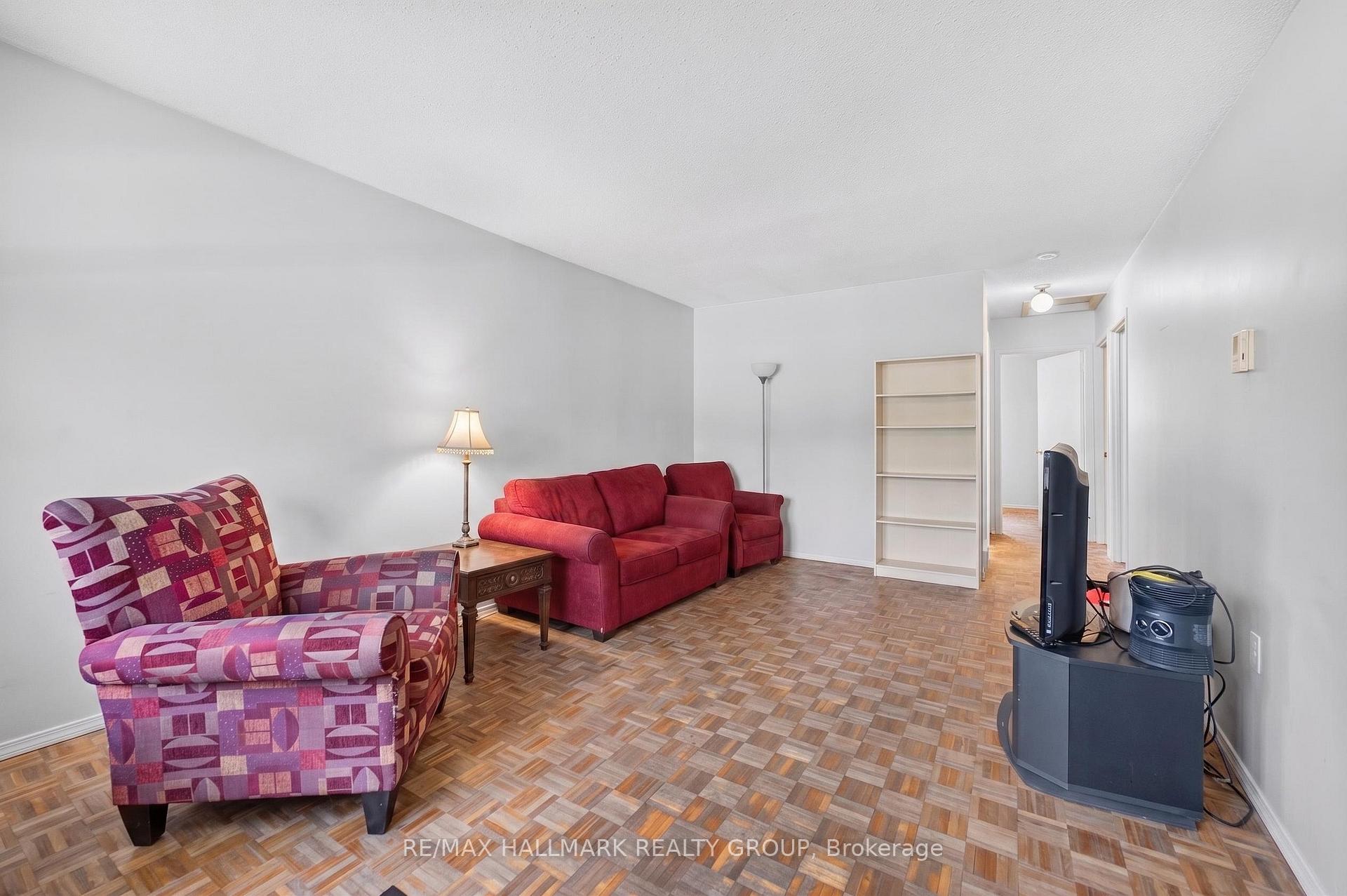 Photo 4 of 110 Glamorgan Drive, Ottawa, Kanata - Glencairn/Hazeldean — HOMEH