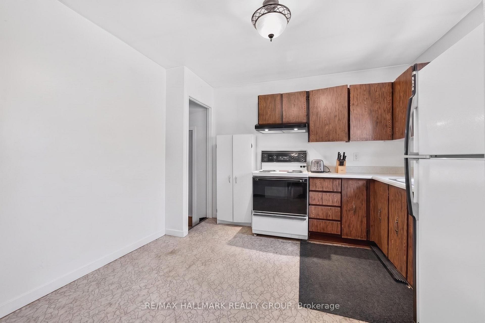 Photo 5 of 110 Glamorgan Drive, Ottawa, Kanata - Glencairn/Hazeldean — HOMEH