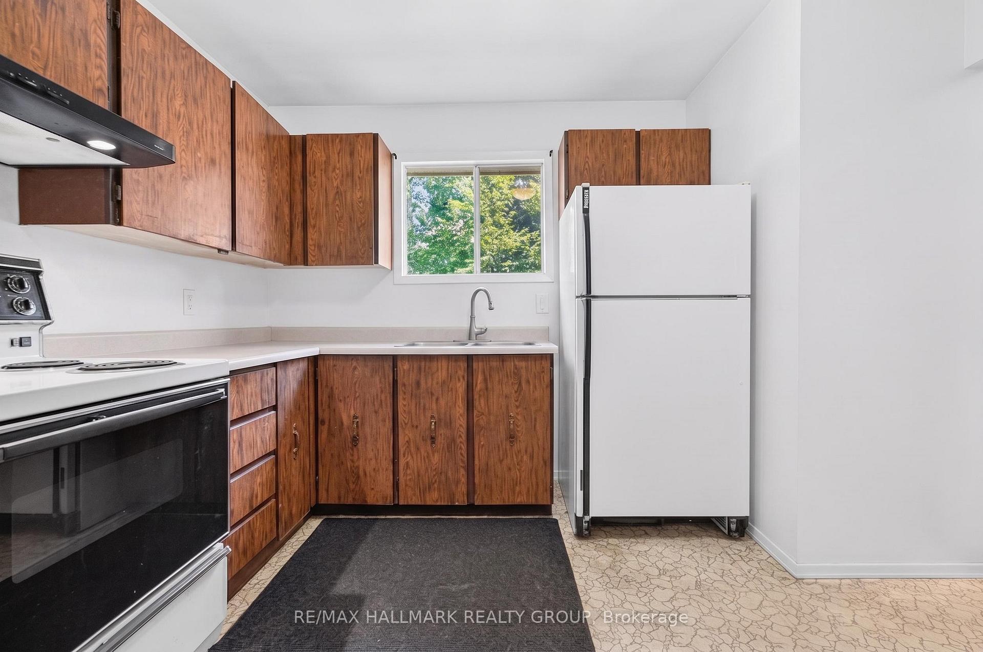 Photo 6 of 110 Glamorgan Drive, Ottawa, Kanata - Glencairn/Hazeldean — HOMEH