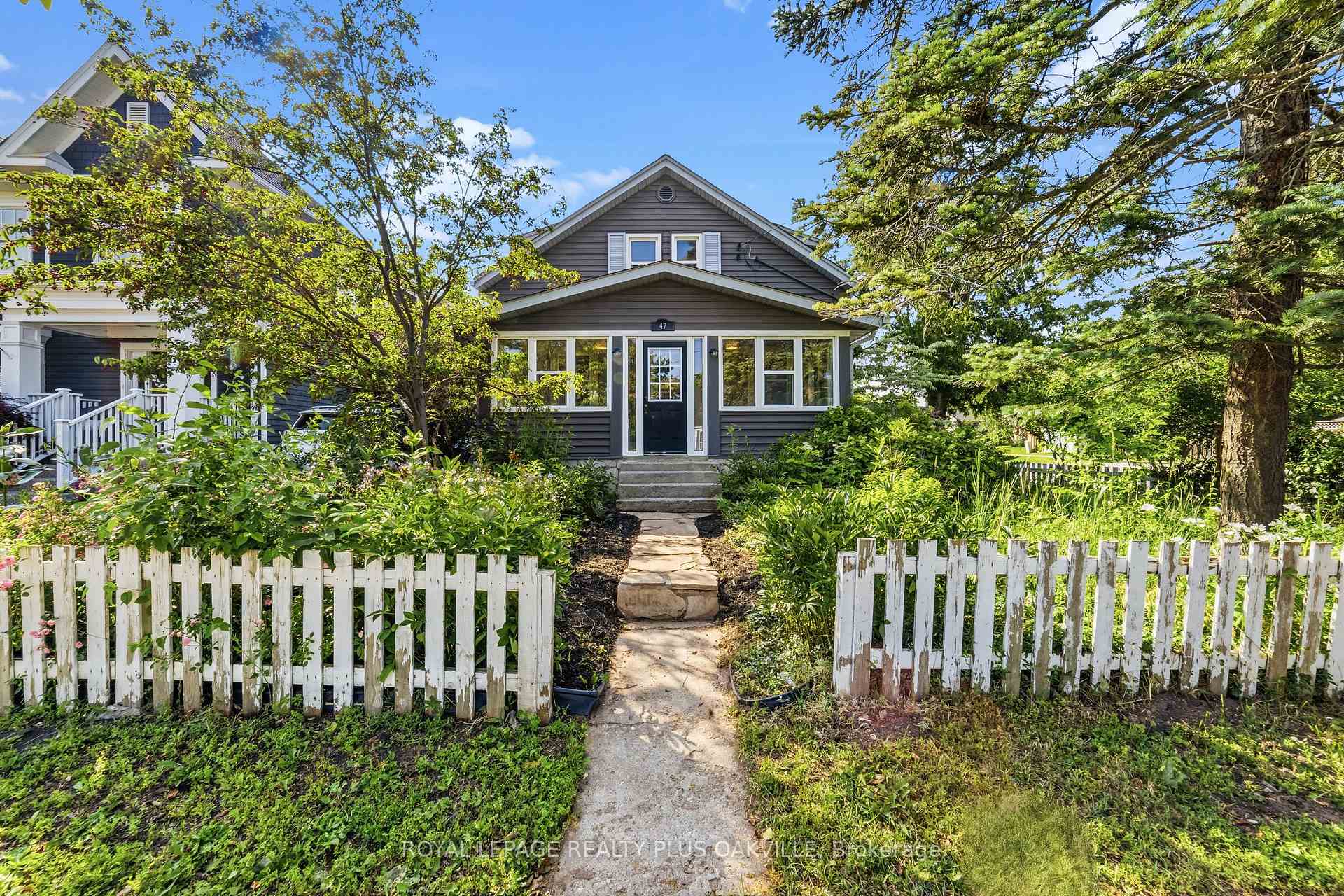 Photo 2 of 47 Stewart Street, Oakville, Central — HOMEH