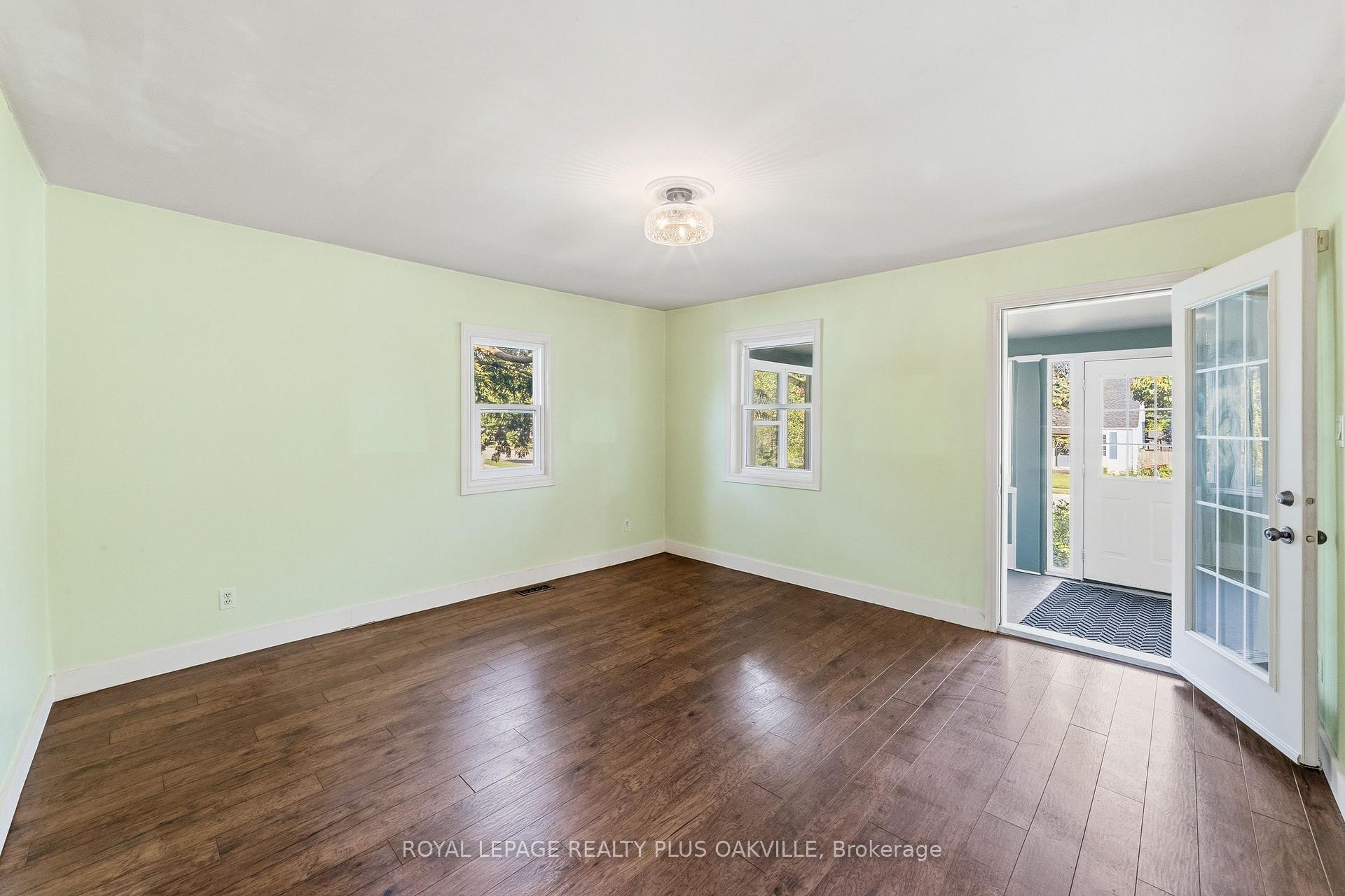 Photo 5 of 47 Stewart Street, Oakville, Central — HOMEH