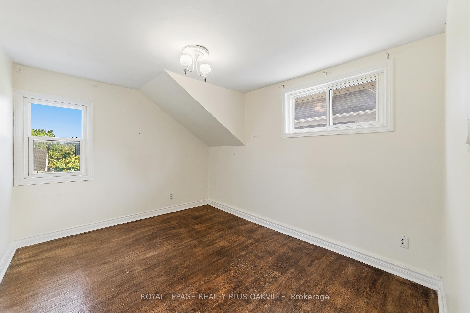 Photo 18 of 47 Stewart Street, Oakville, Central — HOMEH