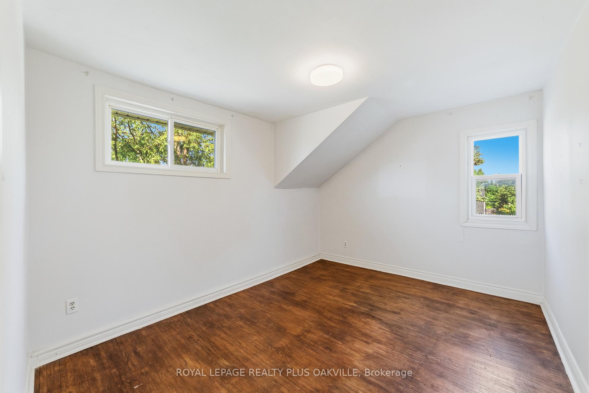 Photo 20 of 47 Stewart Street, Oakville, Central — HOMEH