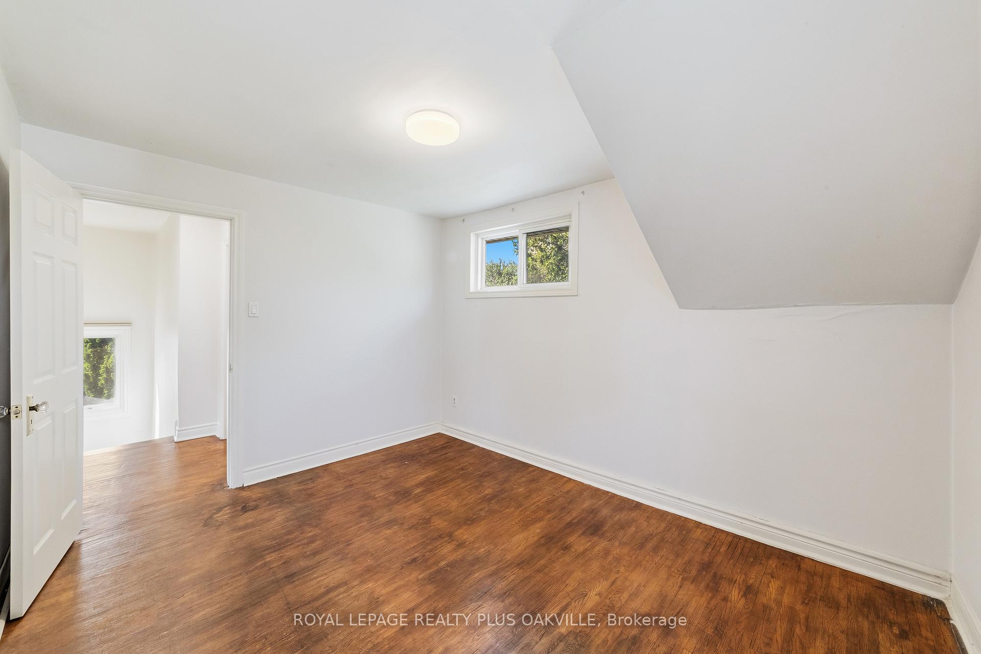 Photo 21 of 47 Stewart Street, Oakville, Central — HOMEH