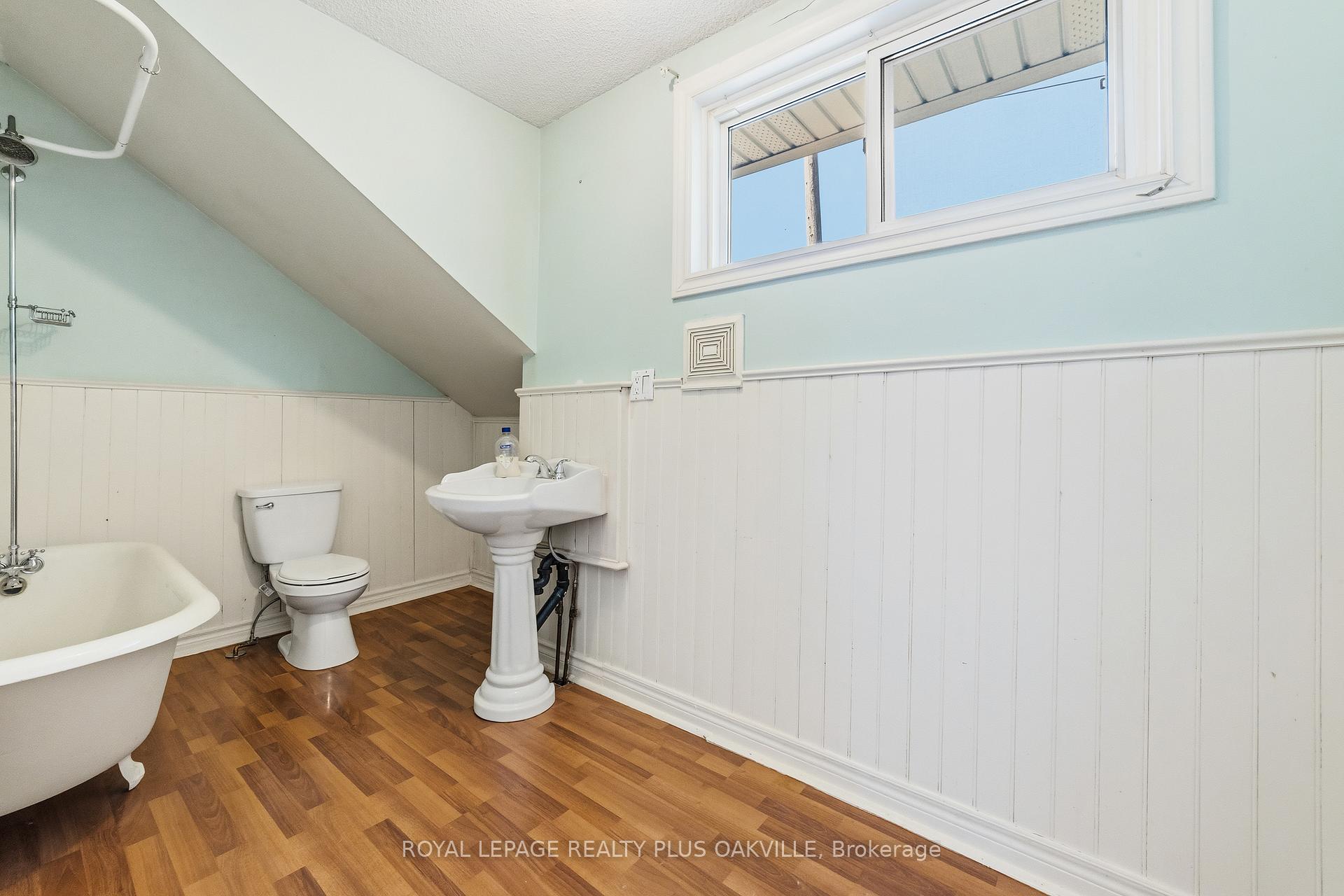 Photo 22 of 47 Stewart Street, Oakville, Central — HOMEH