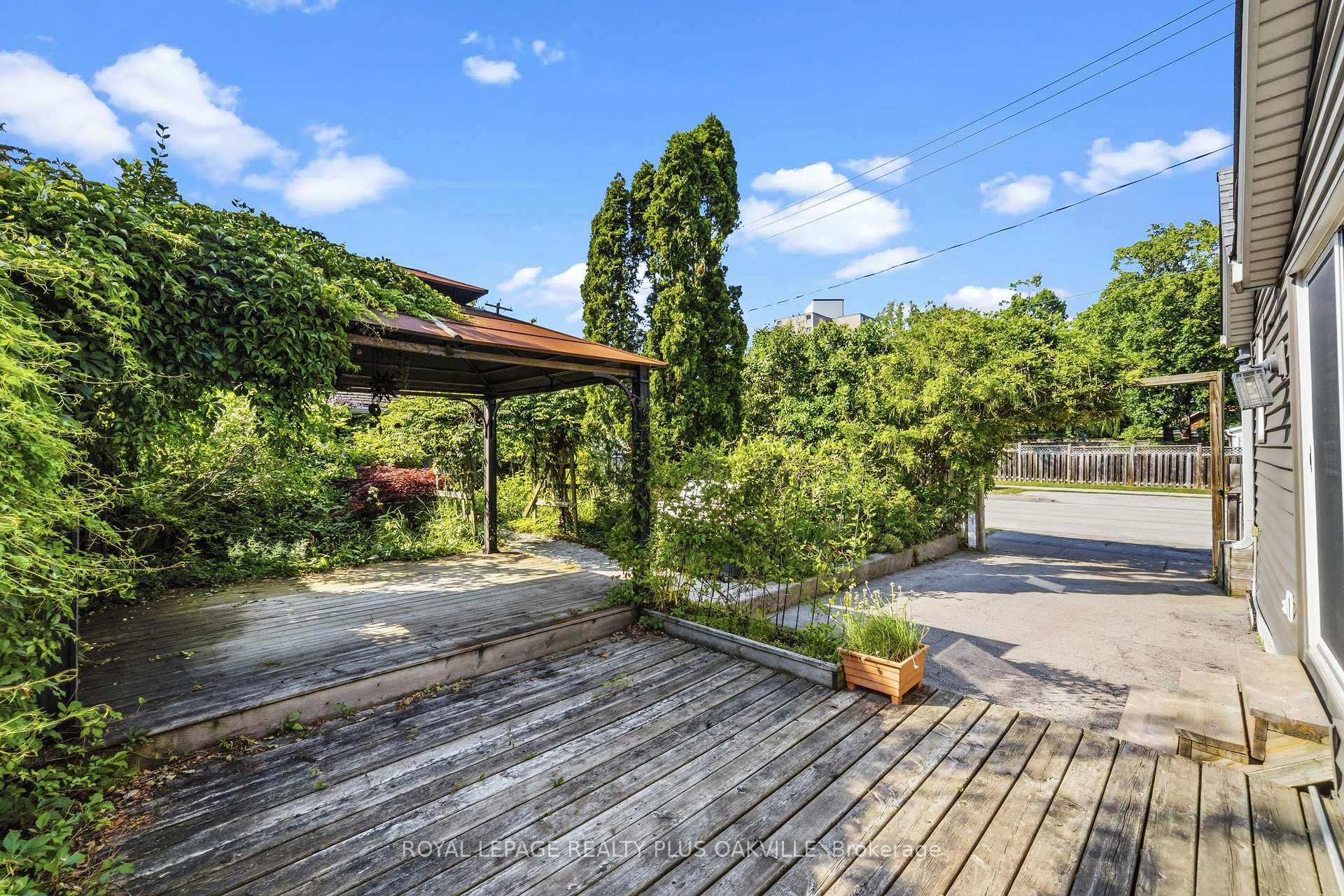 Photo 24 of 47 Stewart Street, Oakville, Central — HOMEH