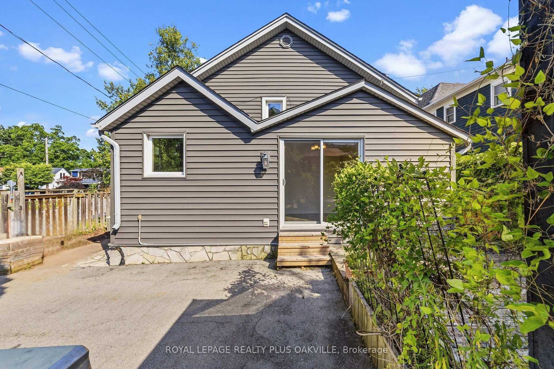 Photo 25 of 47 Stewart Street, Oakville, Central — HOMEH