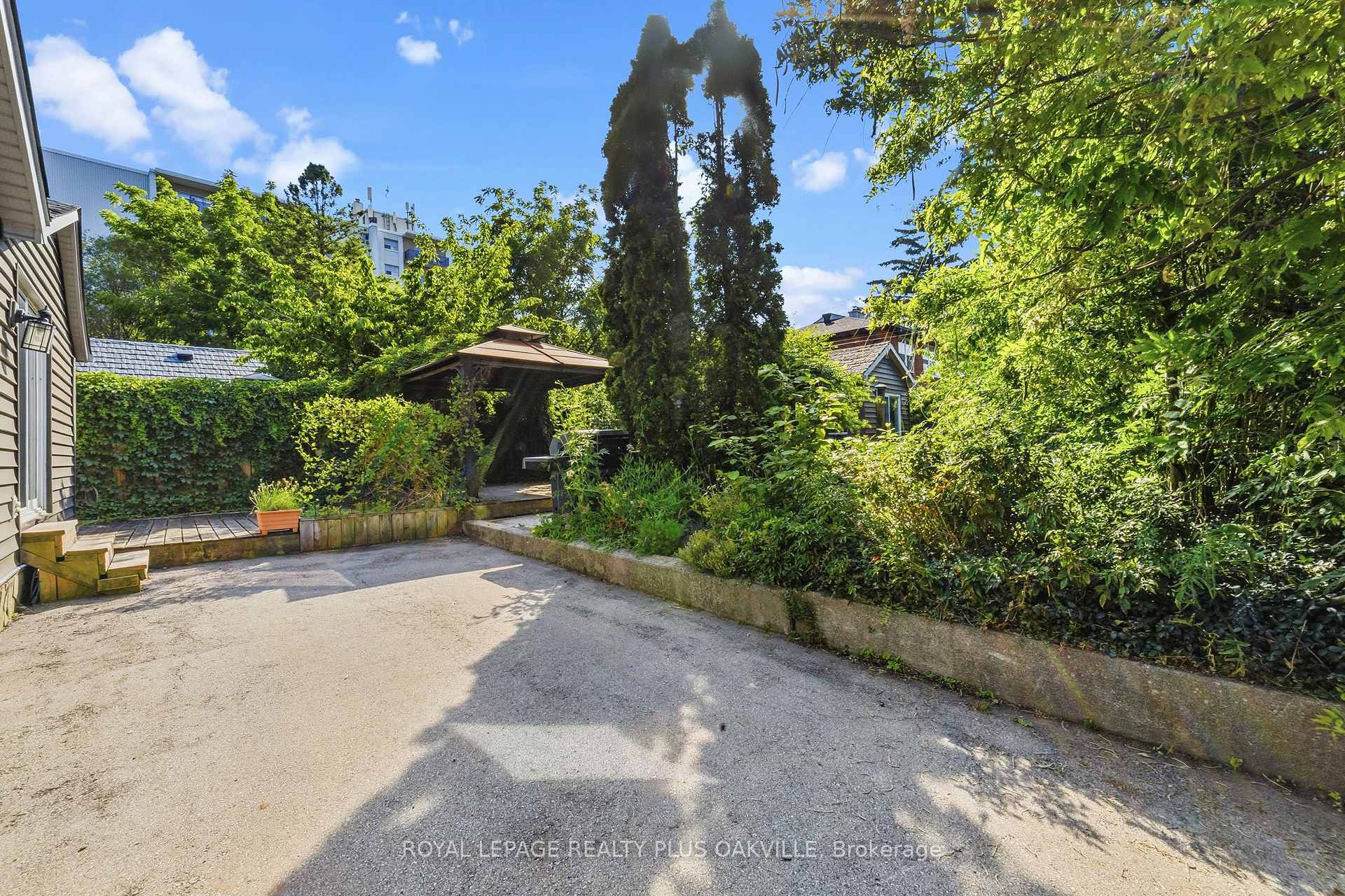 Photo 26 of 47 Stewart Street, Oakville, Central — HOMEH