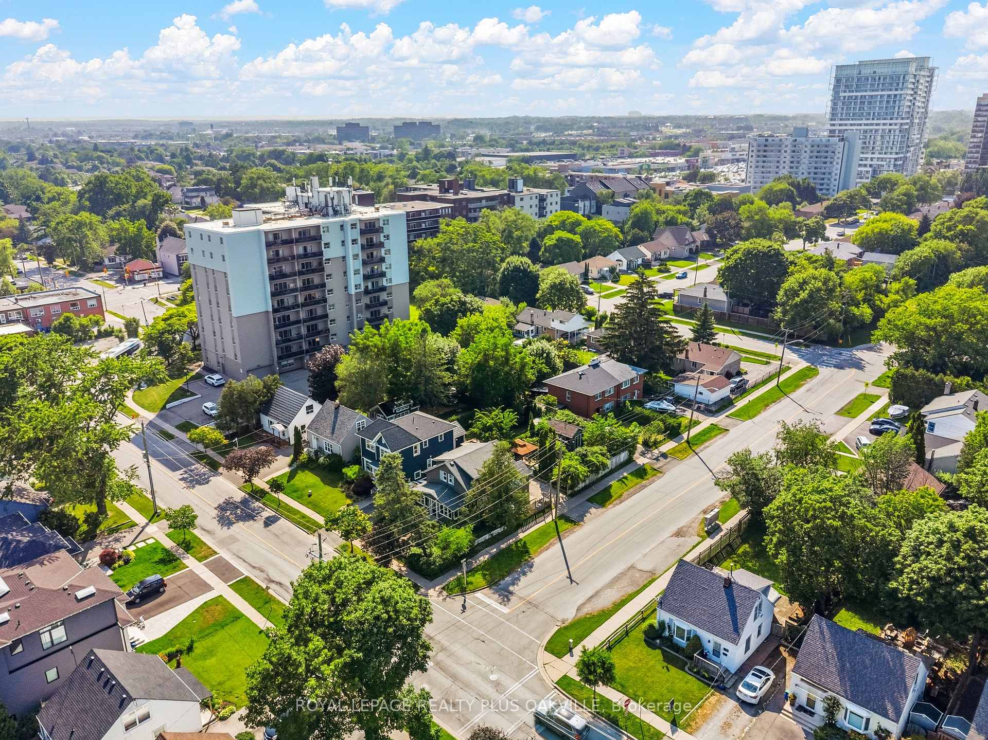 Photo 32 of 47 Stewart Street, Oakville, Central — HOMEH