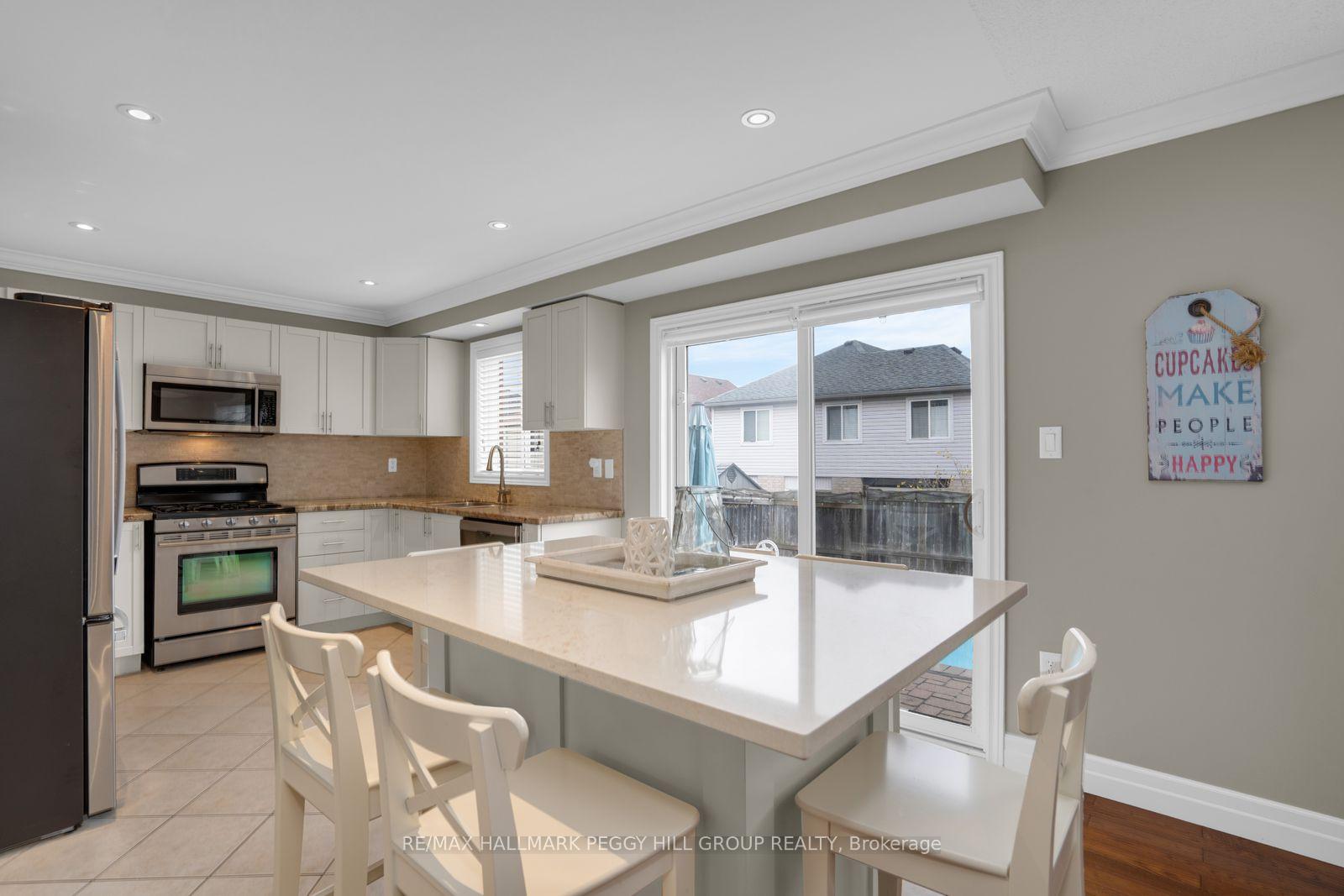 Photo 5 of 7 Bentley Crescent, Barrie, 400 West — HOMEH