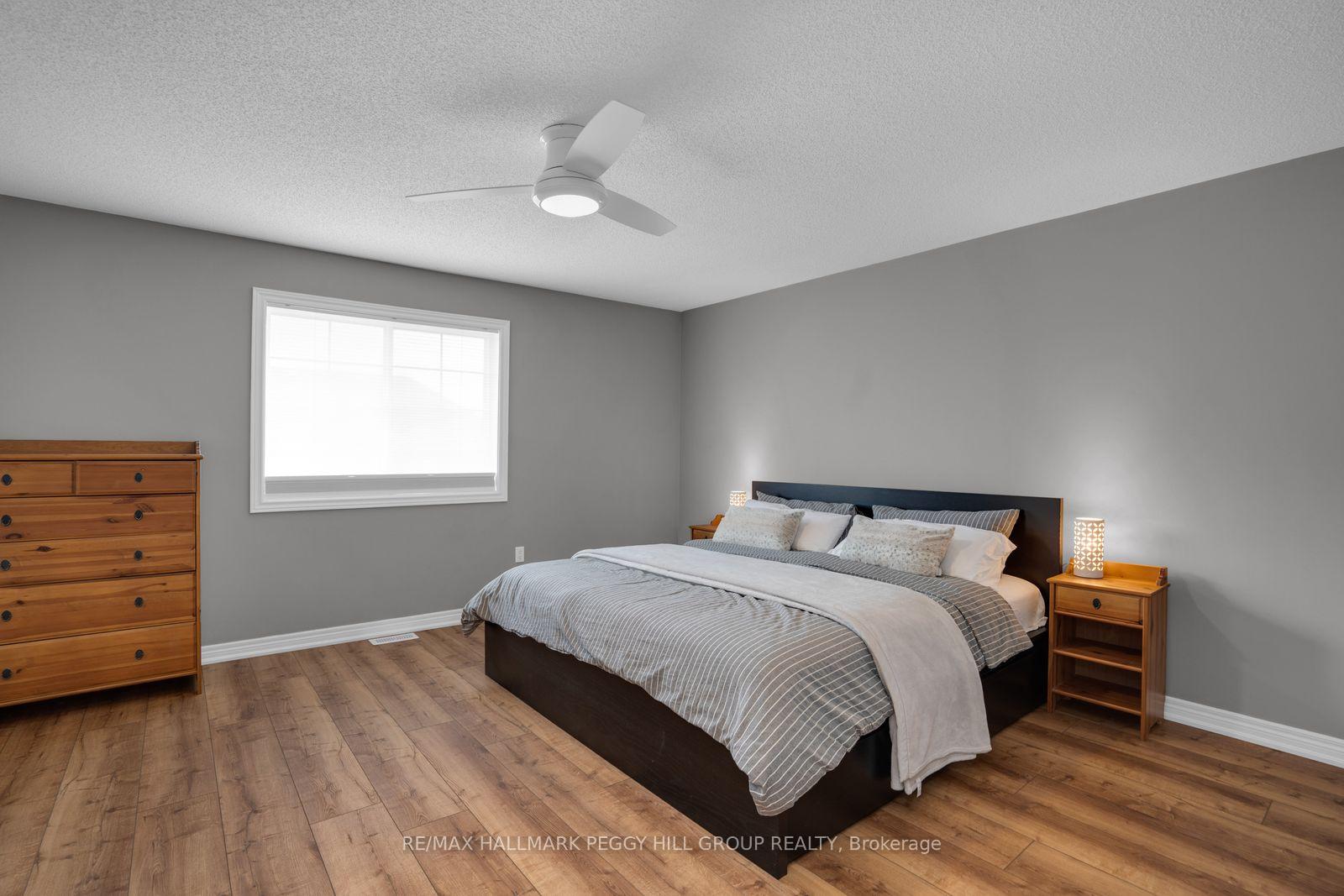 Photo 8 of 7 Bentley Crescent, Barrie, 400 West — HOMEH