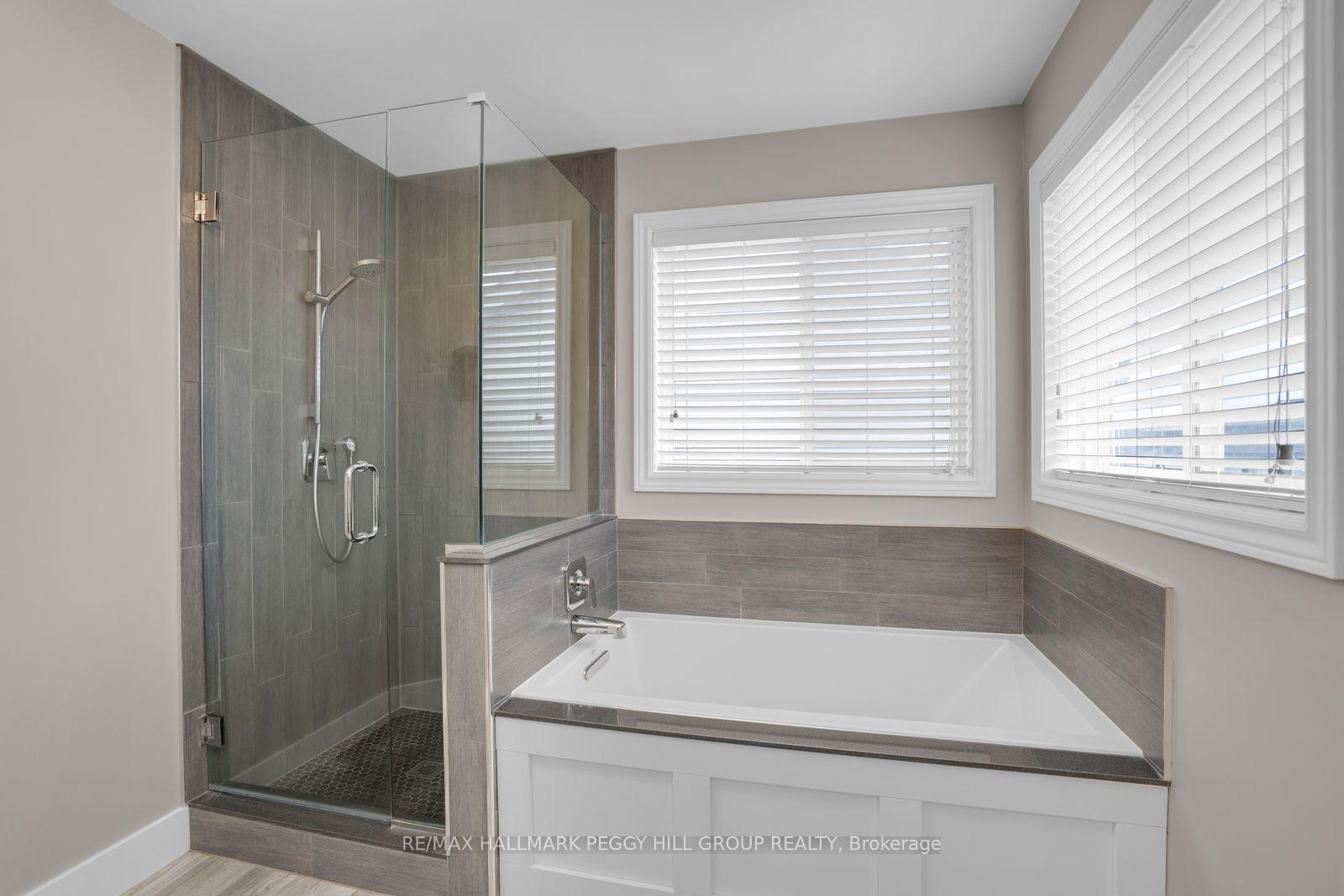 Photo 10 of 7 Bentley Crescent, Barrie, 400 West — HOMEH