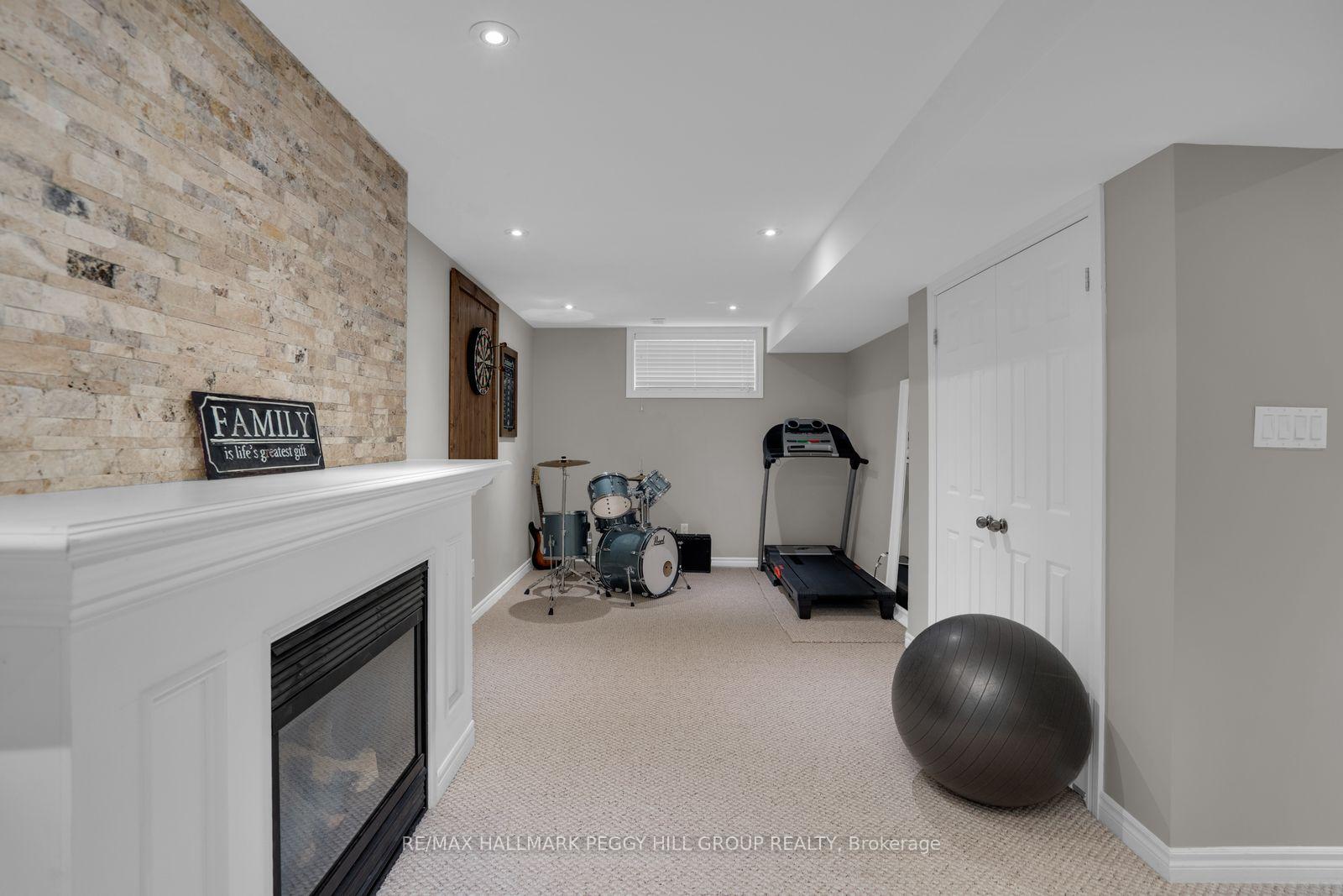 Photo 16 of 7 Bentley Crescent, Barrie, 400 West — HOMEH