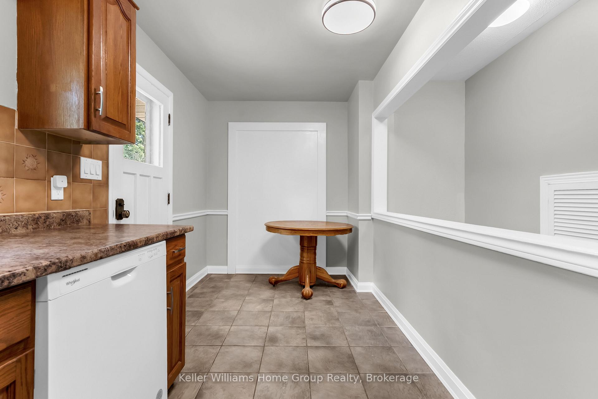 Photo 18 of 24 Caledonia Street, Guelph, Dovercliffe Park/Old University — HOMEH