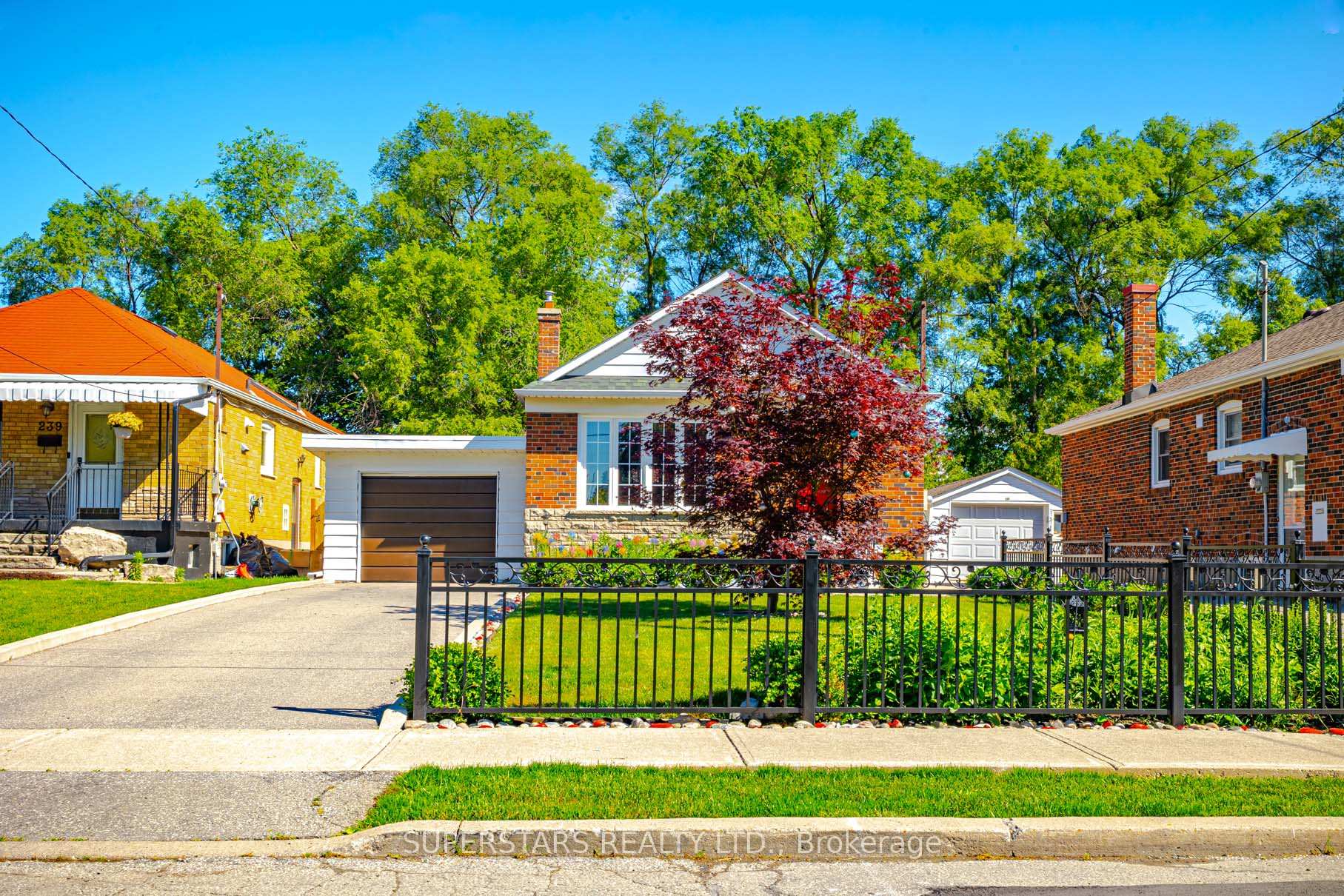 Photo 2 of 237 Ellington Drive, Scarborough, Wexford-Maryvale — HOMEH