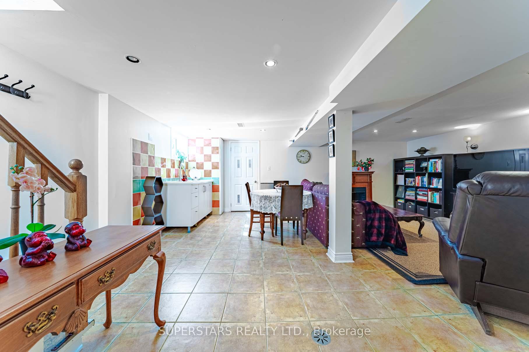 Photo 26 of 237 Ellington Drive, Scarborough, Wexford-Maryvale — HOMEH