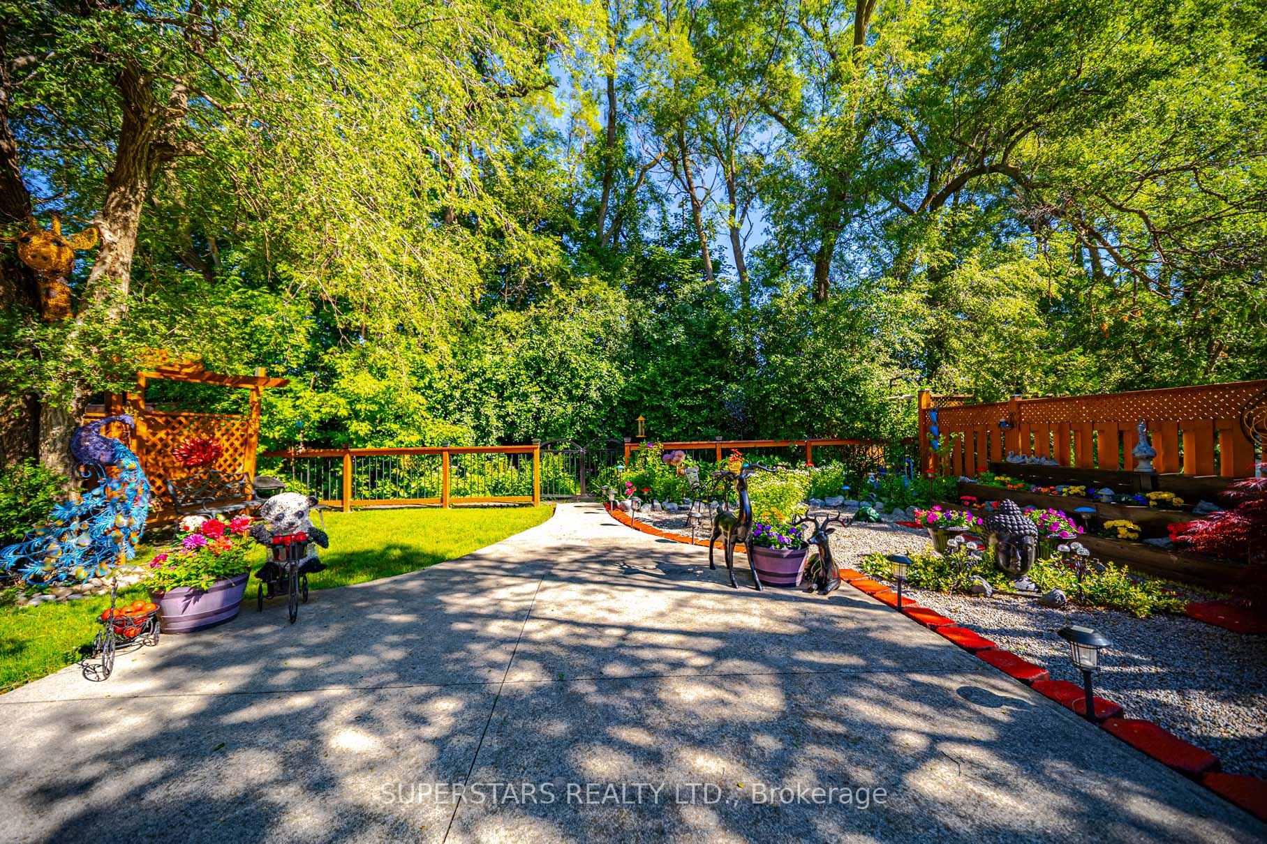 Photo 40 of 237 Ellington Drive, Scarborough, Wexford-Maryvale — HOMEH