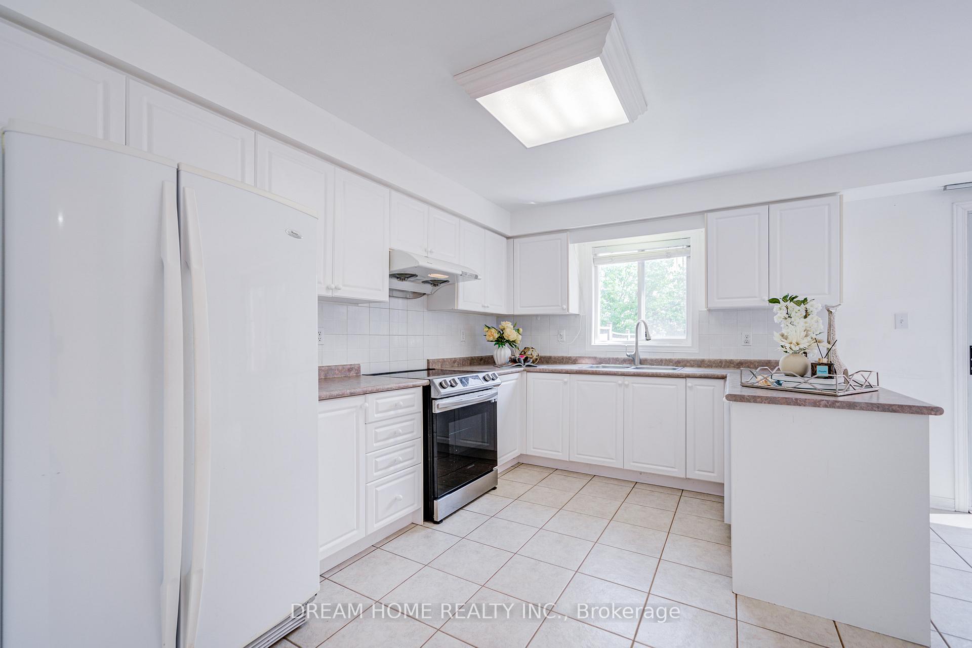 Photo 7 of 91 Briar Path Lane, Markham, Berczy — HOMEH