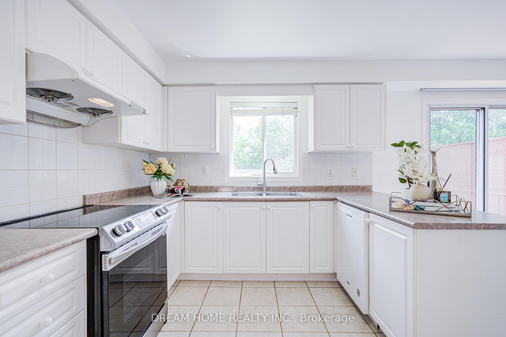 Photo 8 of 91 Briar Path Lane, Markham, Berczy — HOMEH
