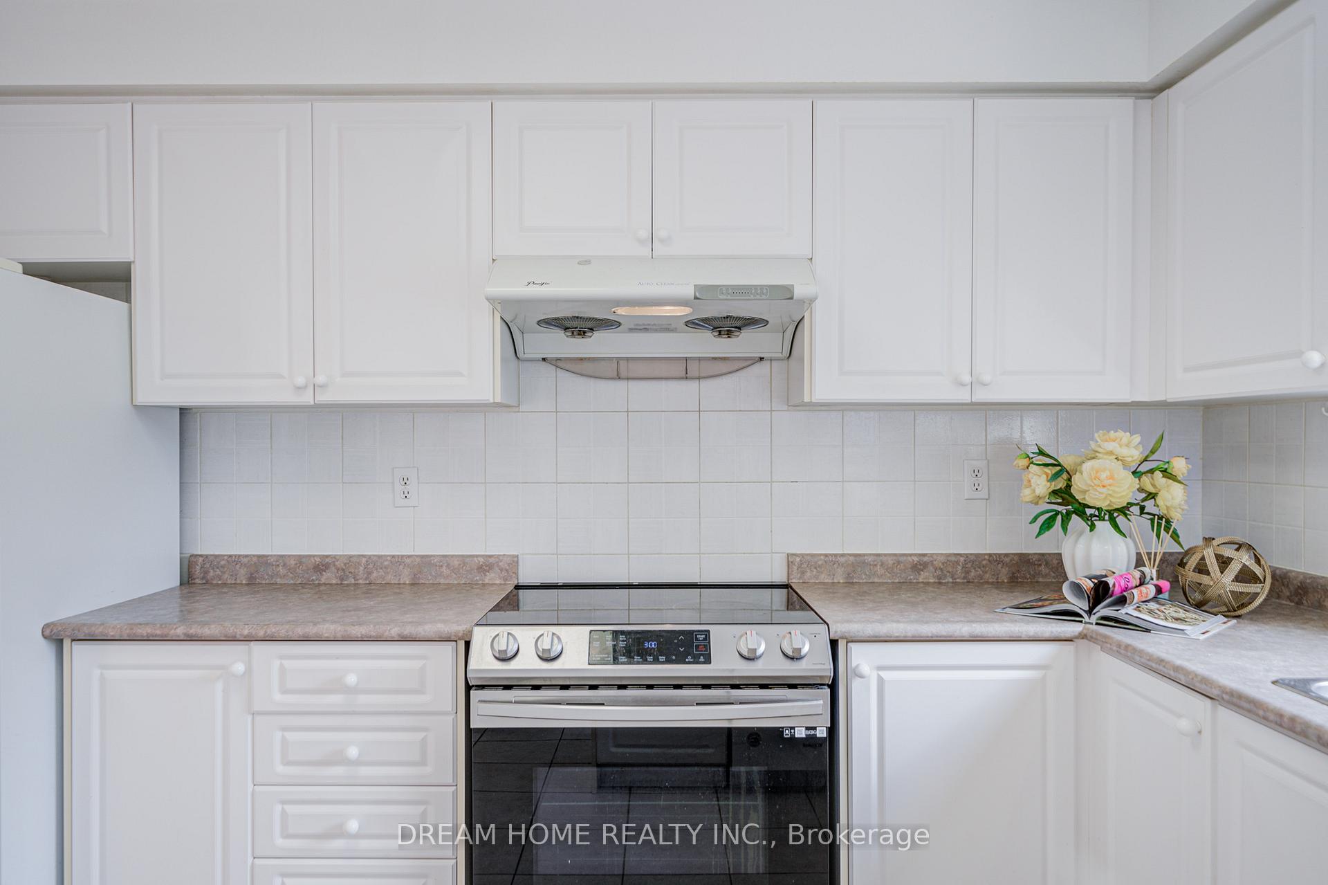 Photo 9 of 91 Briar Path Lane, Markham, Berczy — HOMEH