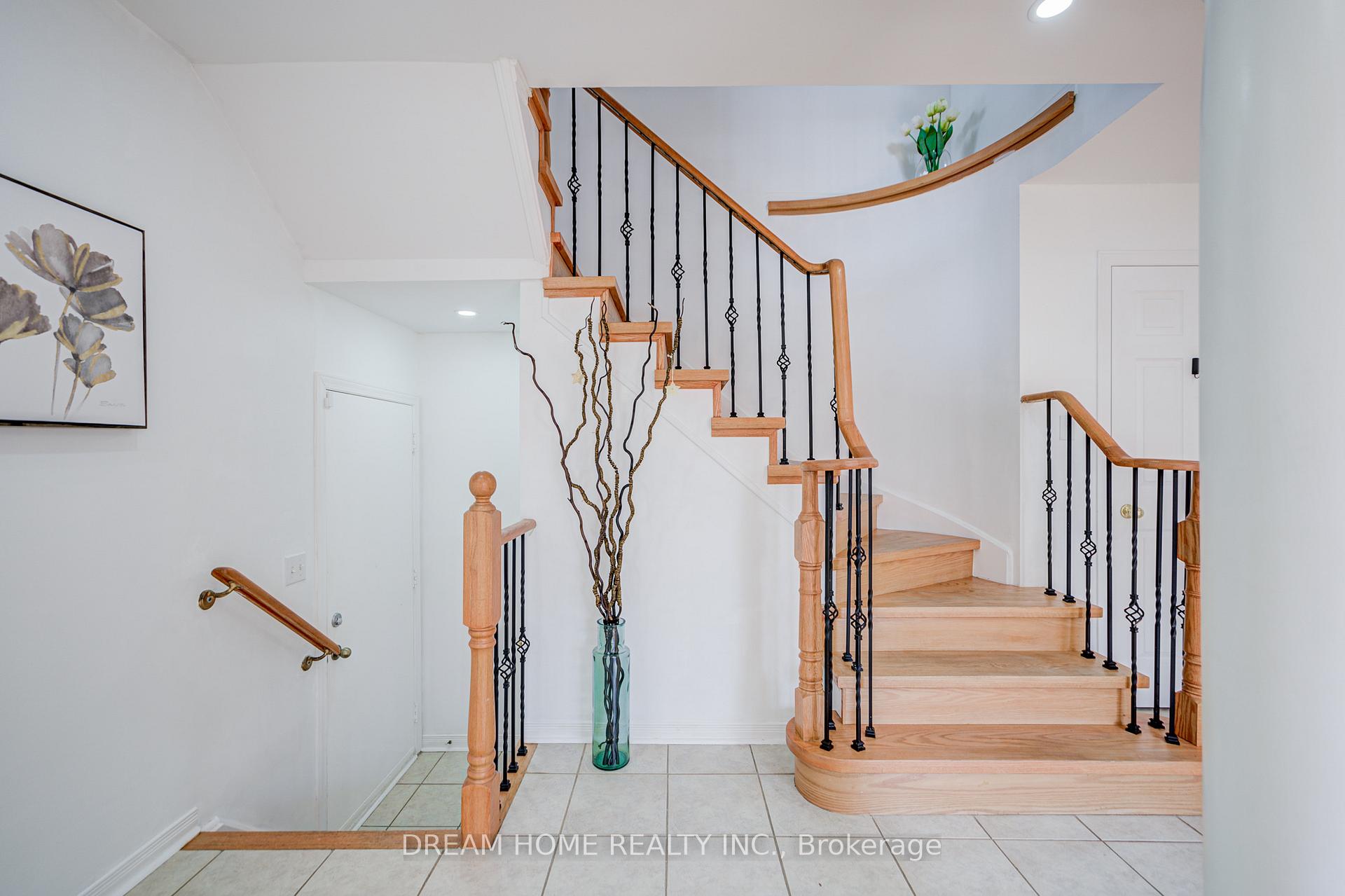 Photo 16 of 91 Briar Path Lane, Markham, Berczy — HOMEH