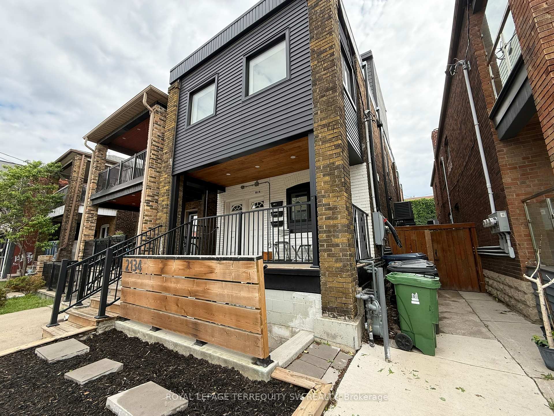 Photo 2 of Unit Unit 1 Lower, 2134 Dundas Street W, Toronto, Roncesvalles — HOMEH