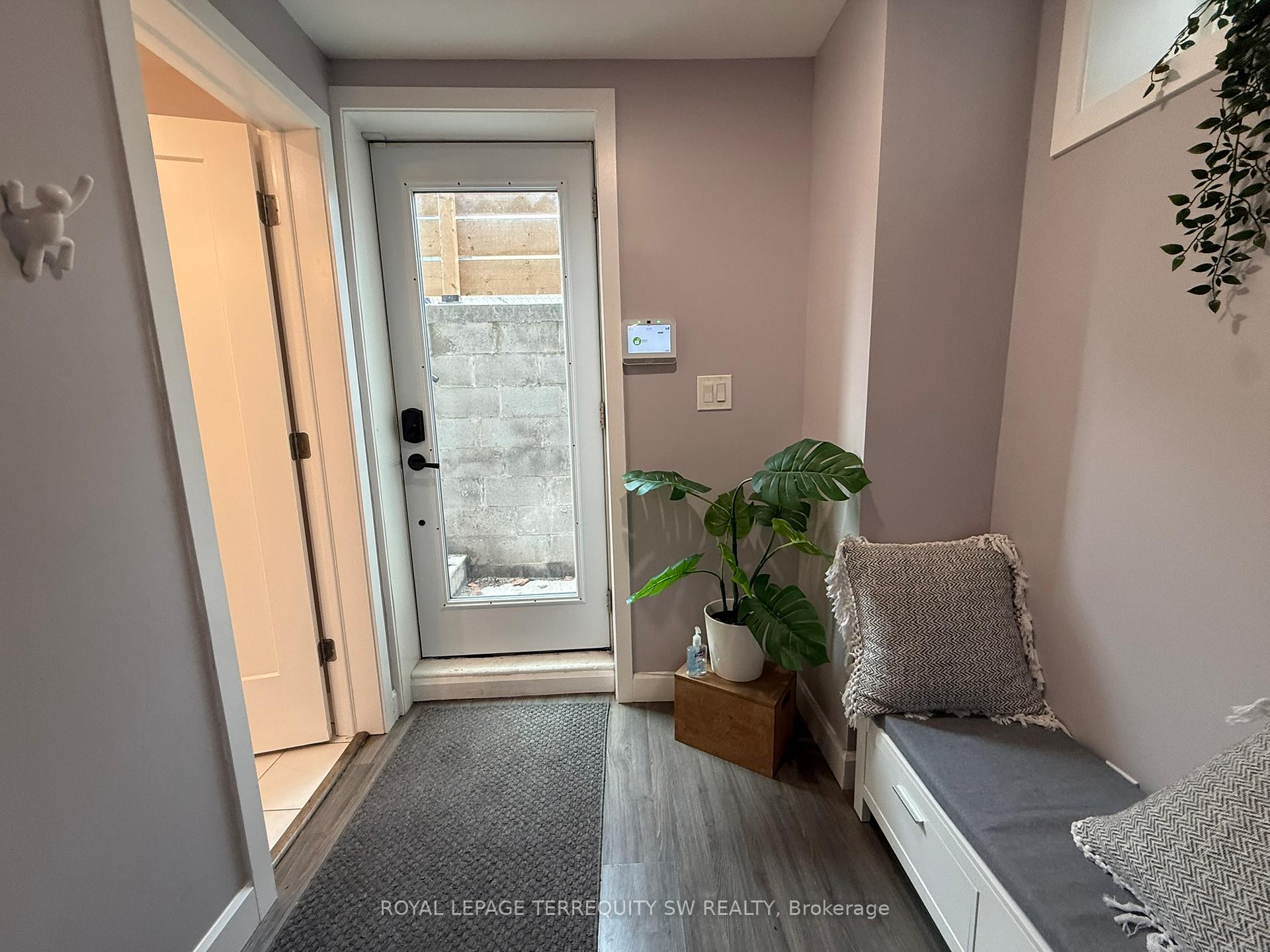 Photo 4 of Unit Unit 1 Lower, 2134 Dundas Street W, Toronto, Roncesvalles — HOMEH
