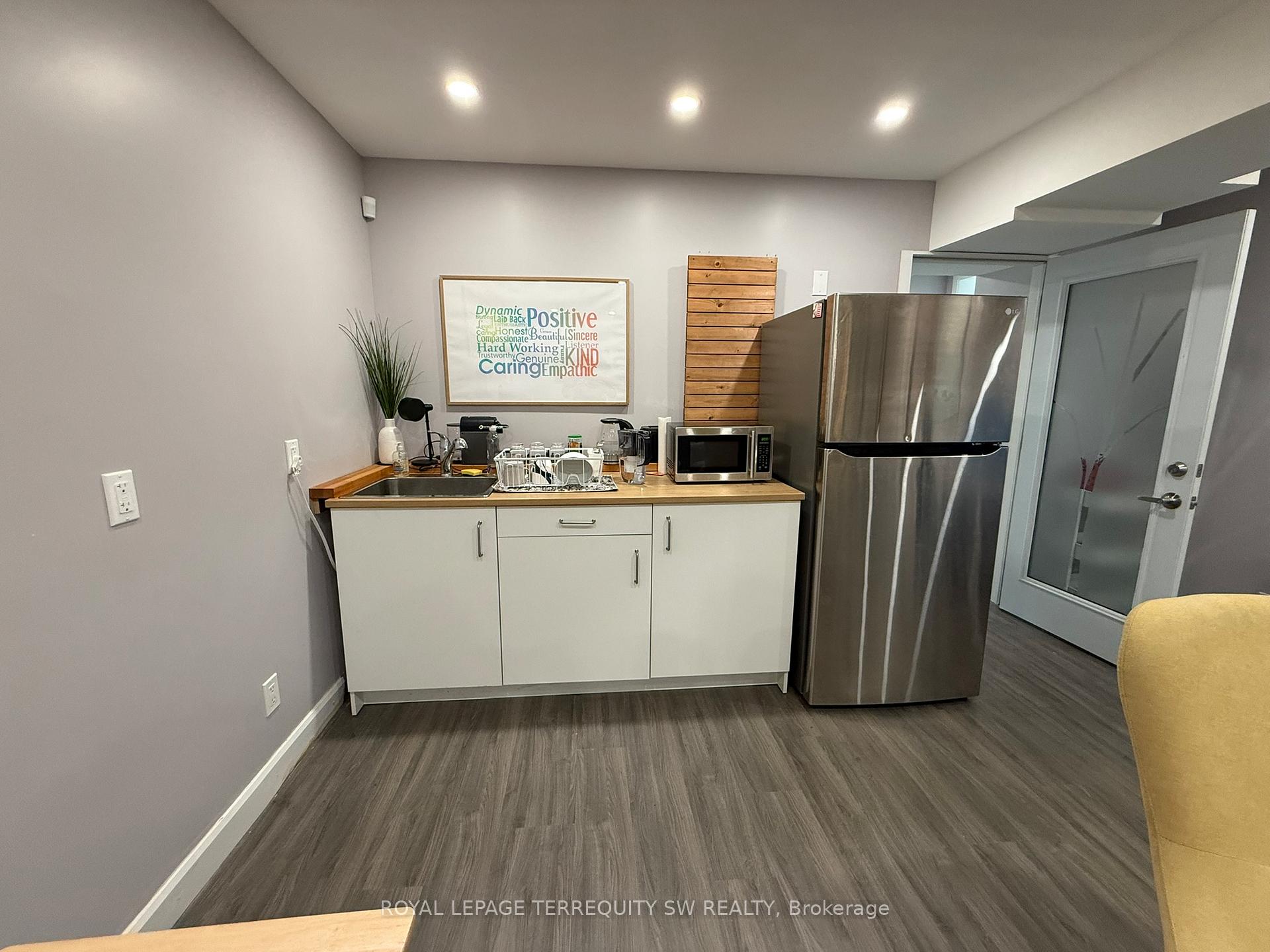 Photo 8 of Unit Unit 1 Lower, 2134 Dundas Street W, Toronto, Roncesvalles — HOMEH