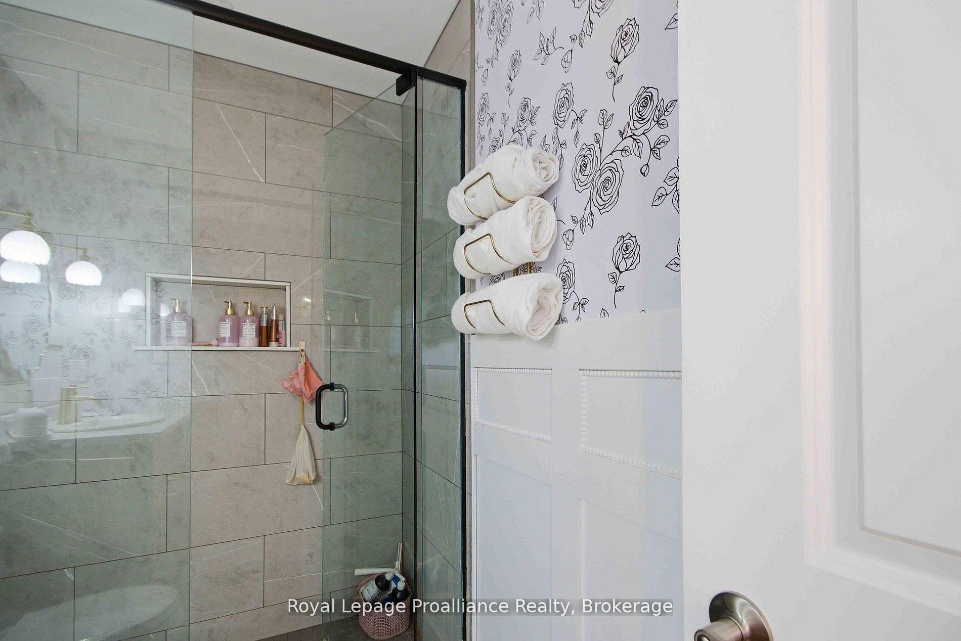 Photo 17 of 24 Buchanan Avenue, Prince Edward County, Picton — HOMEH