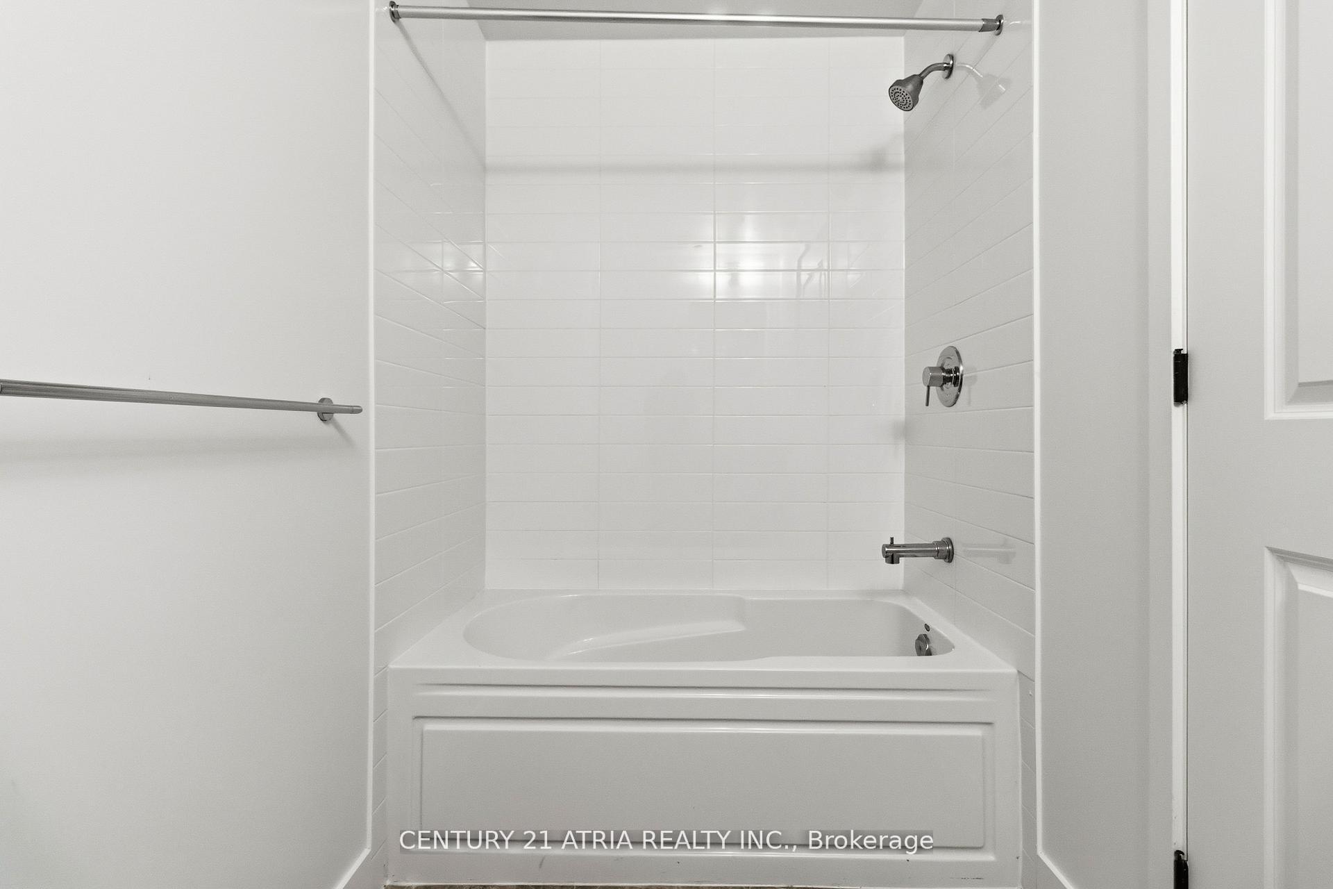 Photo 11 of Unit PH811, 2343 Khalsa Gate, Oakville, Westmount — HOMEH