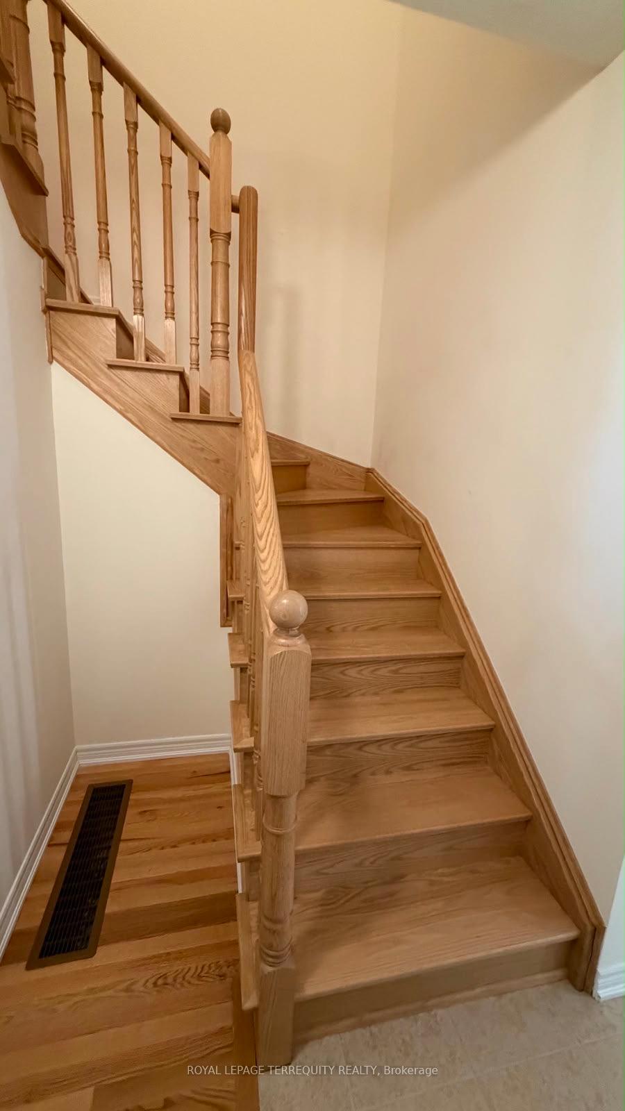 Photo 11 of 731 Potawatomi Crescent, Shelburne — HOMEH