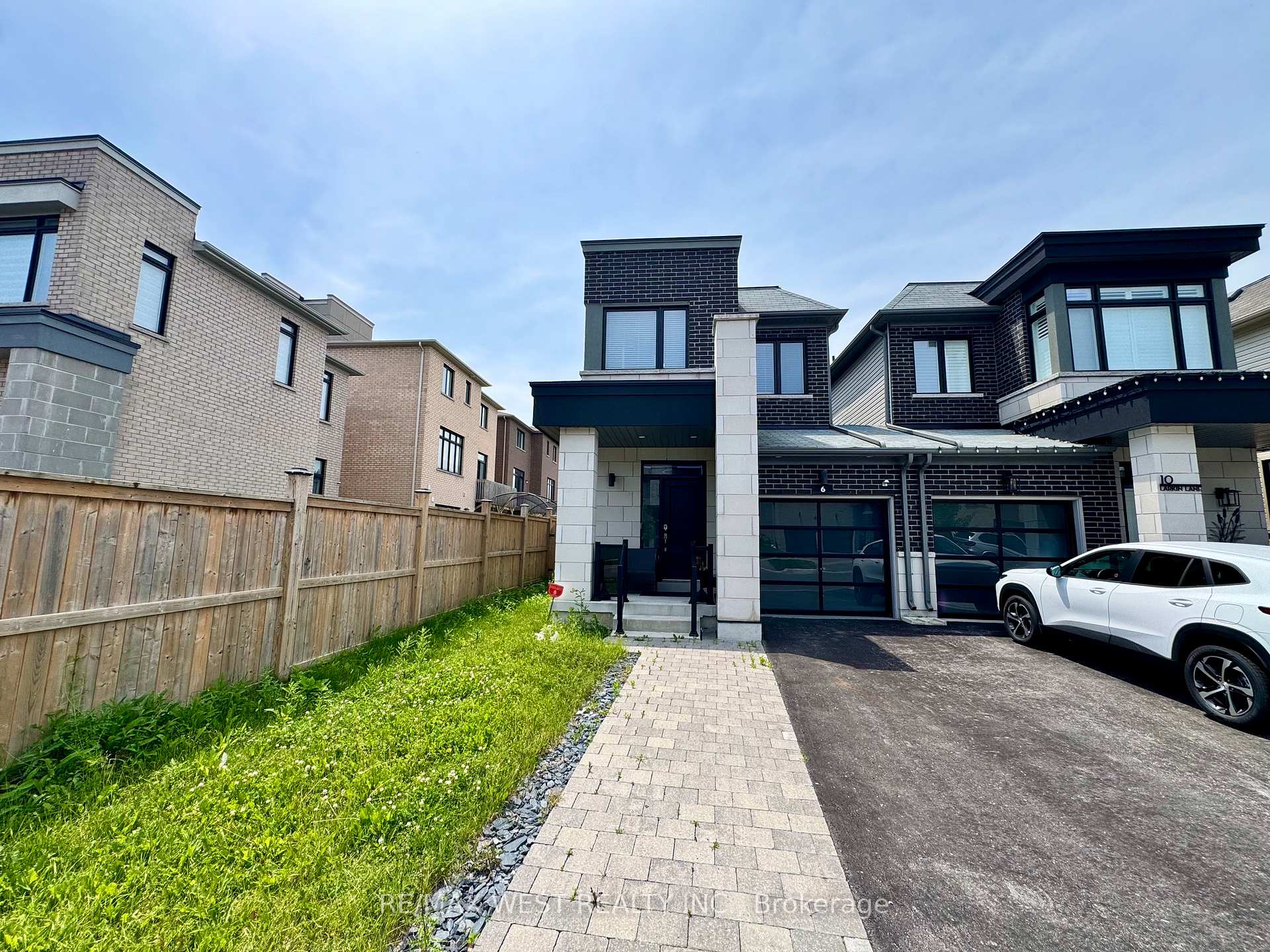 Photo 1 of 6 Larkin Lane, Clarington, Bowmanville — HOMEH