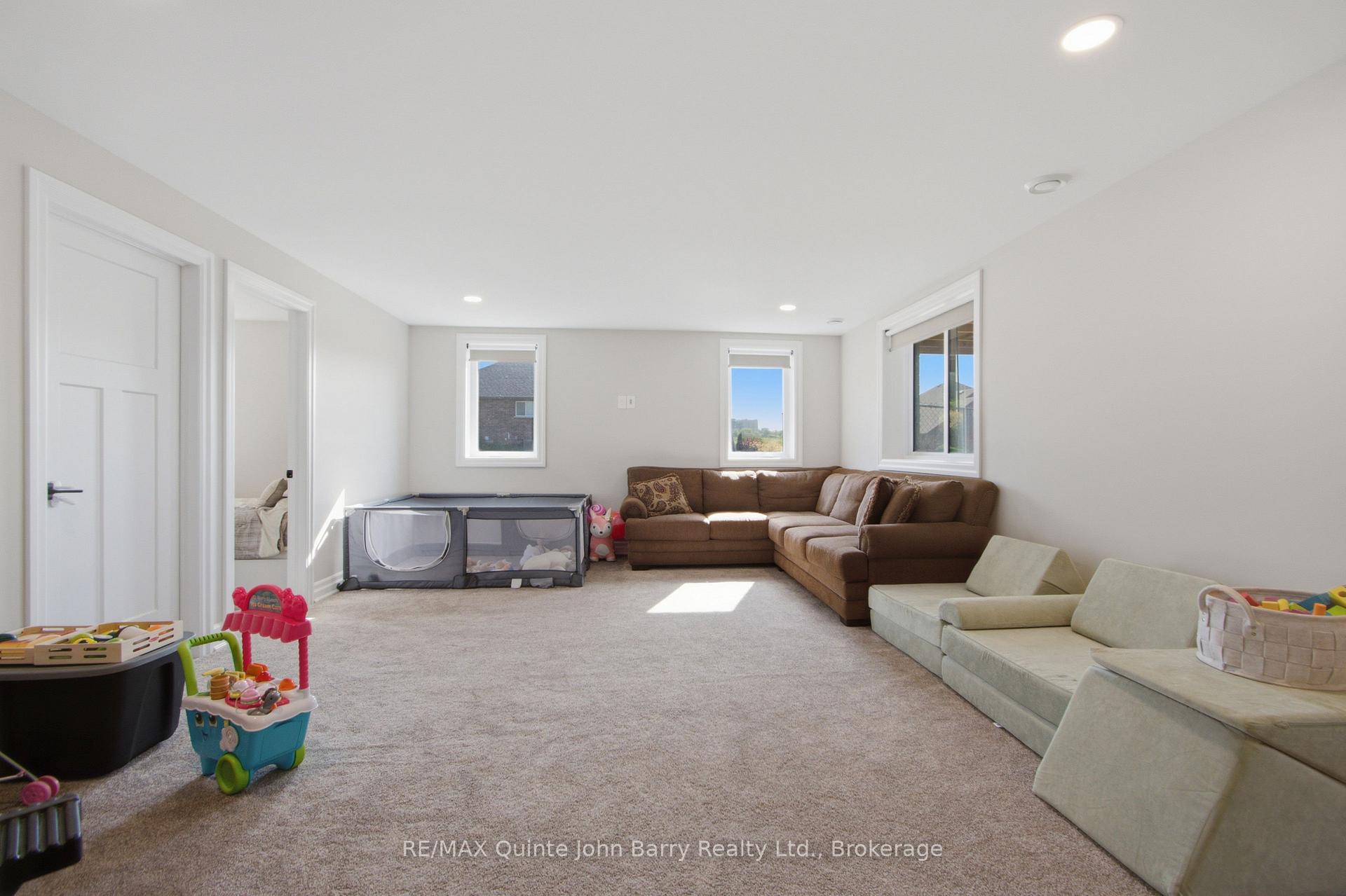 Photo 22 of 8 Tackaberry Drive, Brighton — HOMEH
