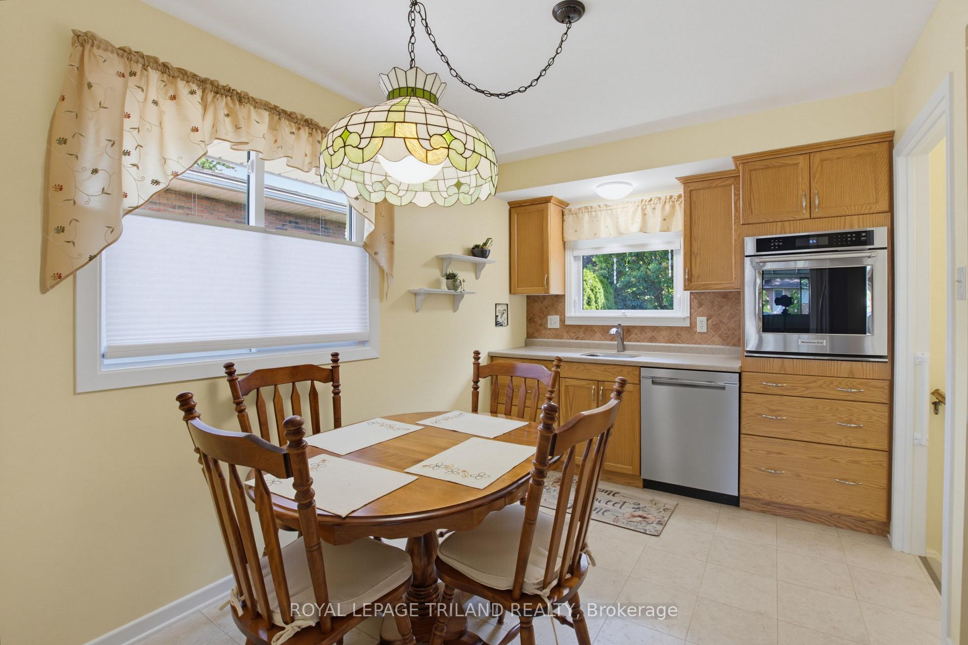 Photo 4 of 115 Champlain Crescent, London, East I — HOMEH