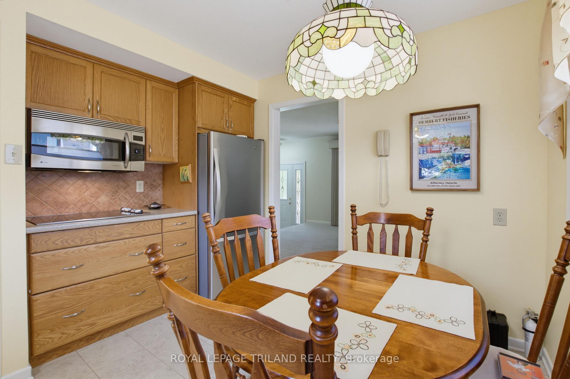 Photo 5 of 115 Champlain Crescent, London, East I — HOMEH