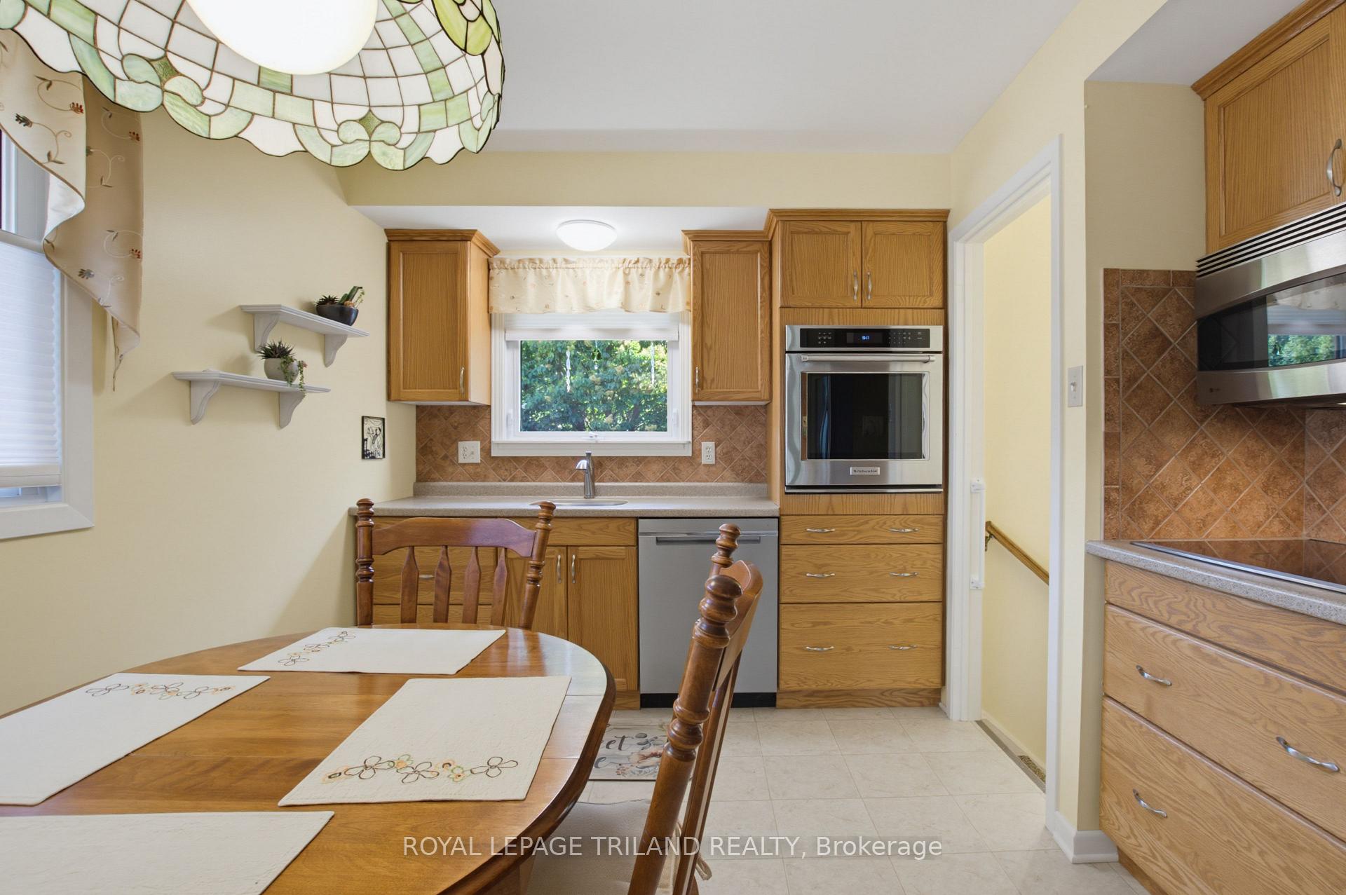 Photo 7 of 115 Champlain Crescent, London, East I — HOMEH