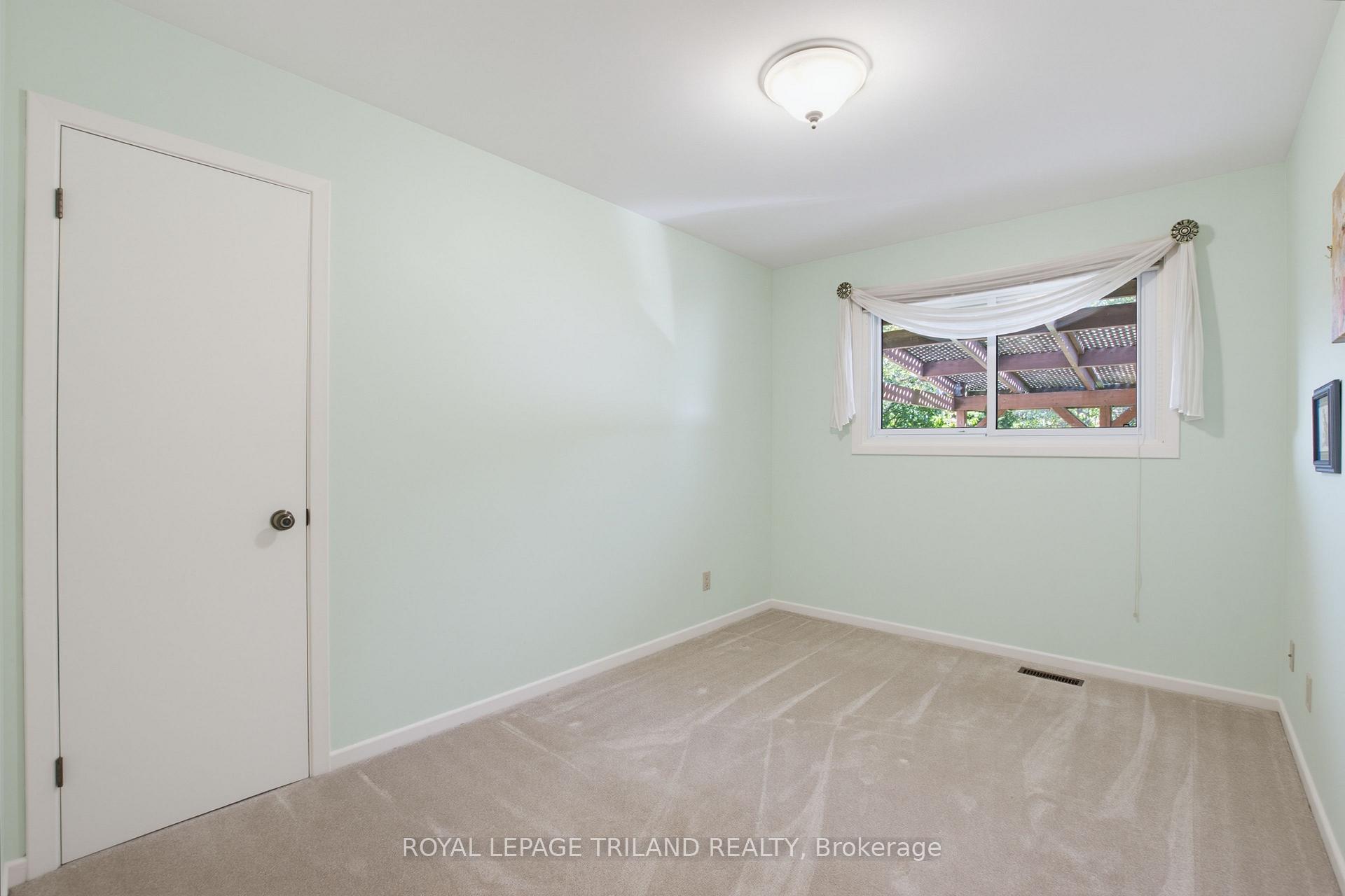 Photo 8 of 115 Champlain Crescent, London, East I — HOMEH