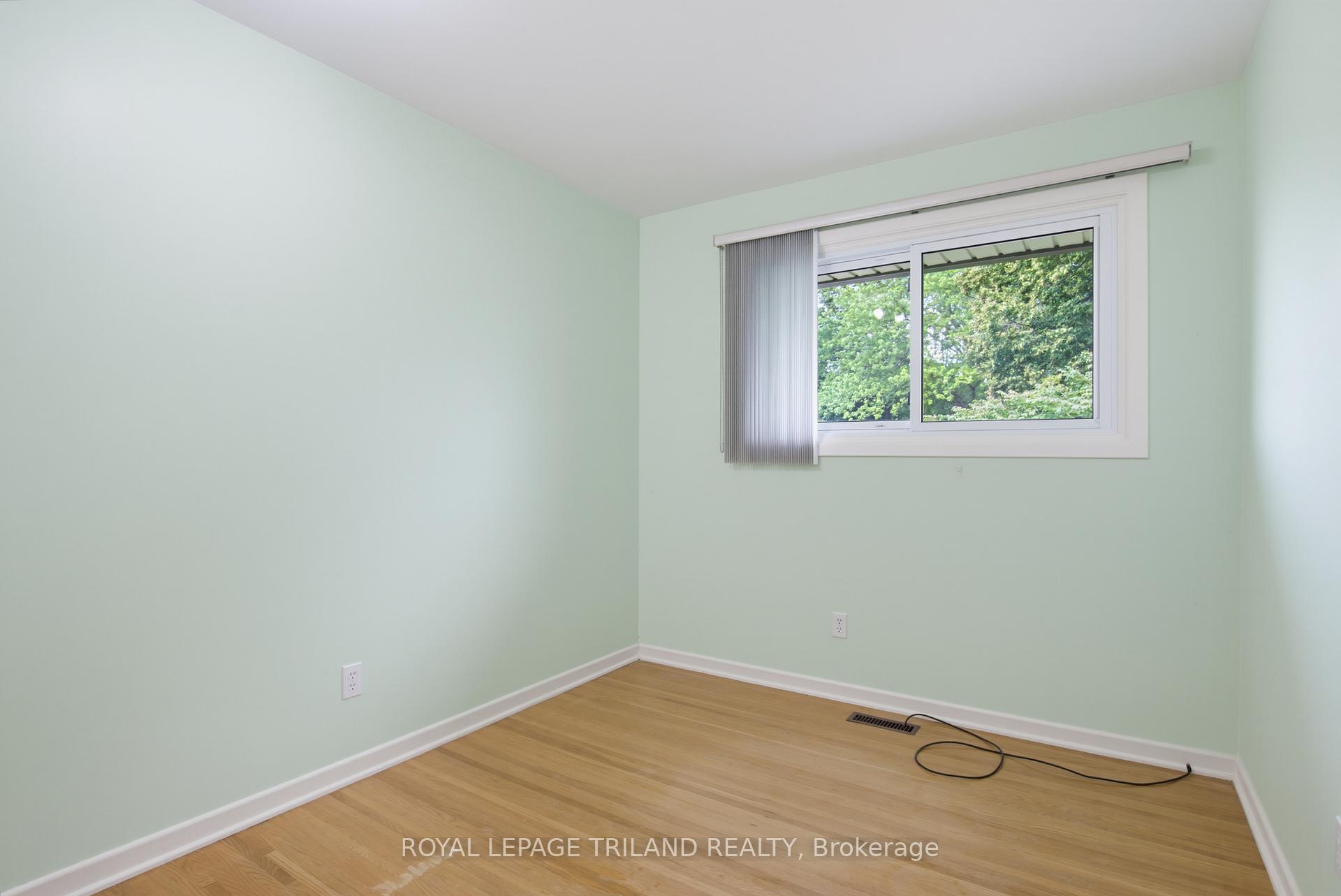 Photo 12 of 115 Champlain Crescent, London, East I — HOMEH