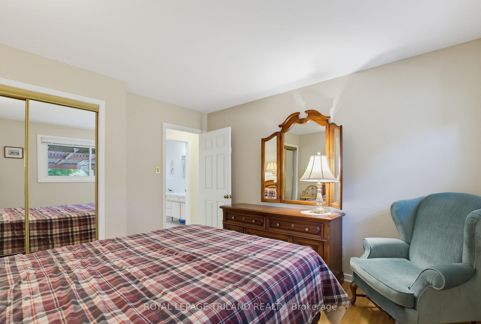 Photo 15 of 115 Champlain Crescent, London, East I — HOMEH