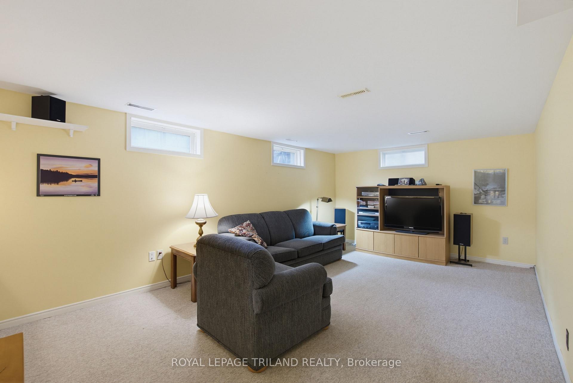 Photo 17 of 115 Champlain Crescent, London, East I — HOMEH