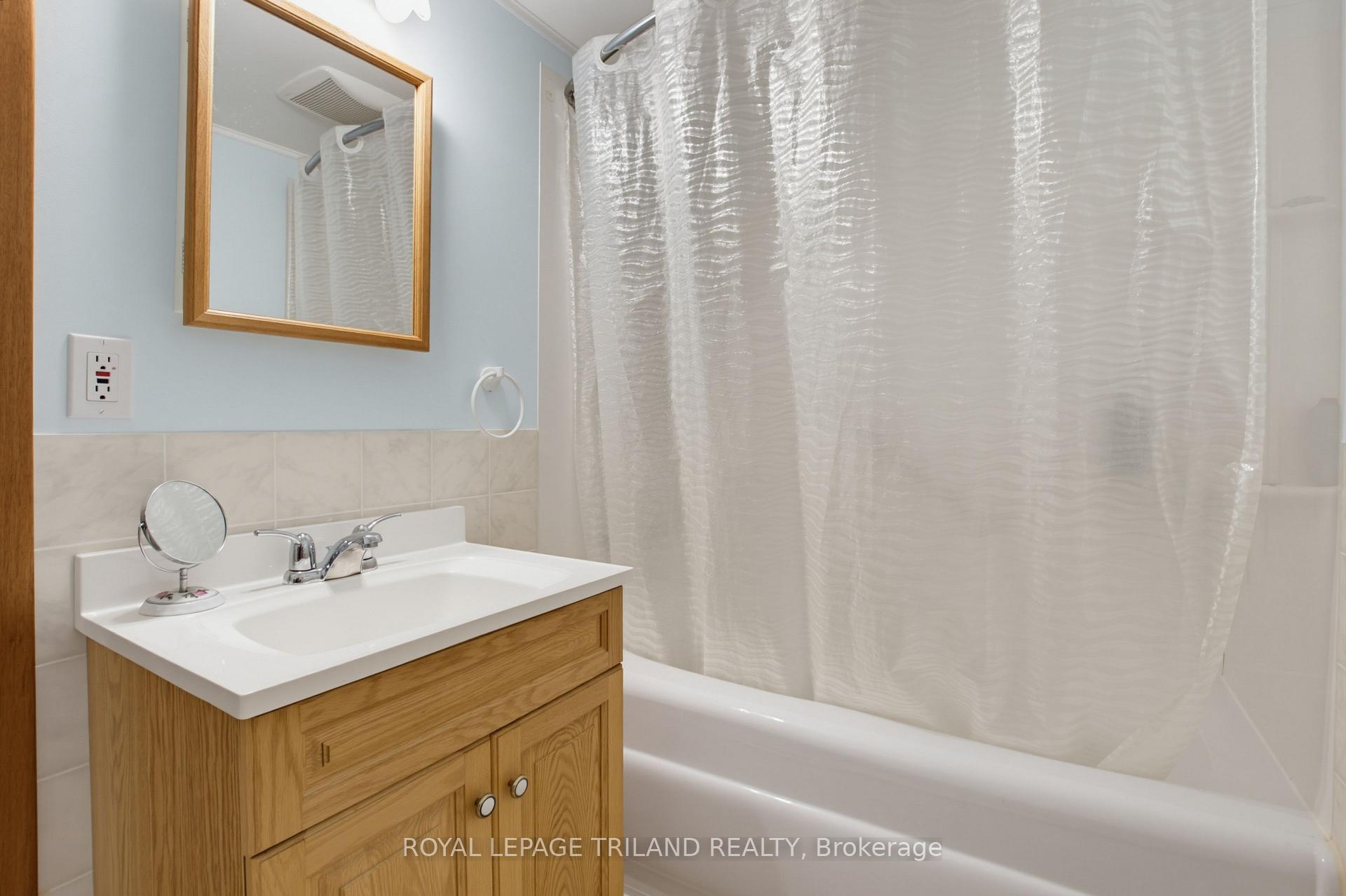 Photo 20 of 115 Champlain Crescent, London, East I — HOMEH