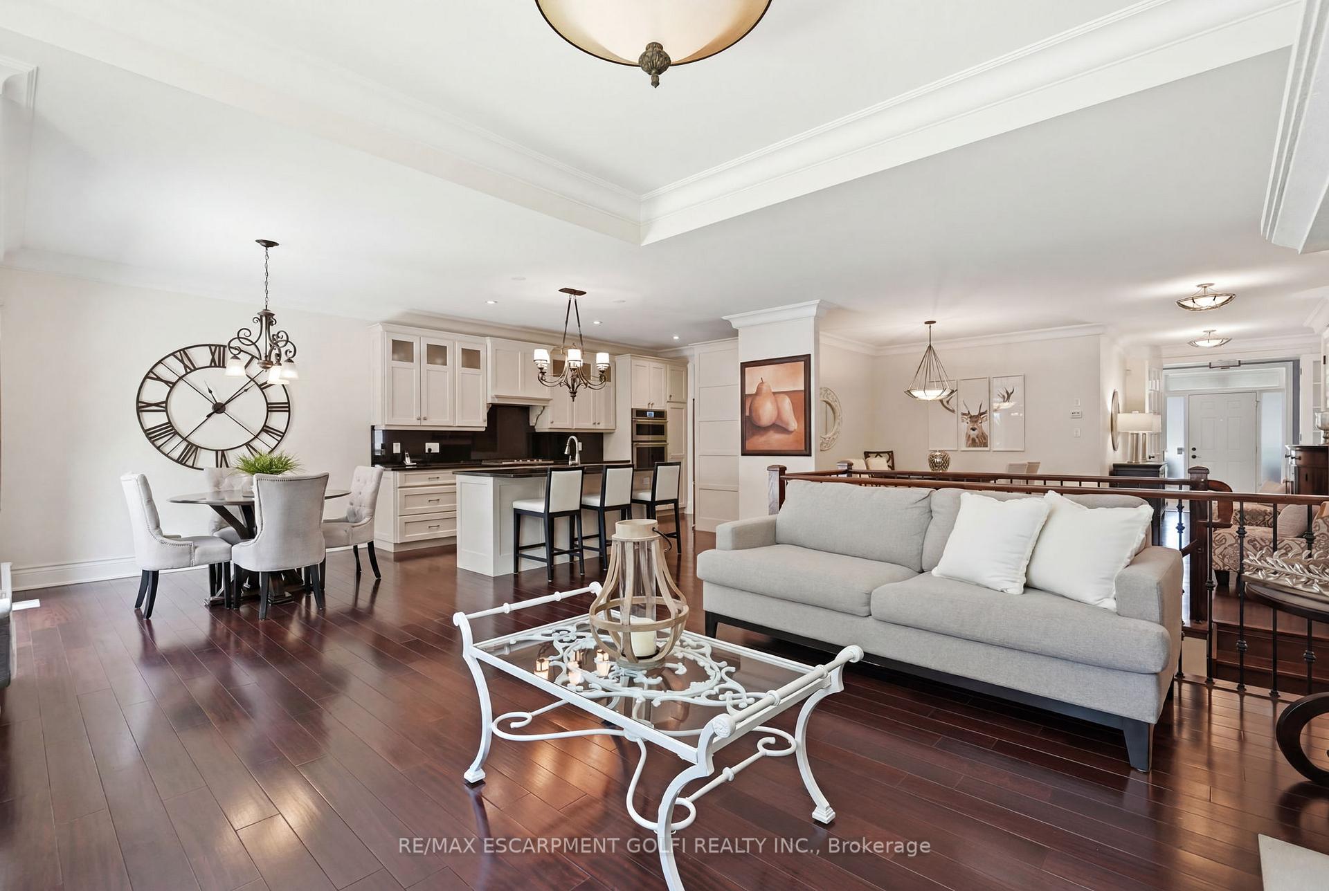Photo 3 of 586 Maple Avenue, Burlington, Brant — HOMEH