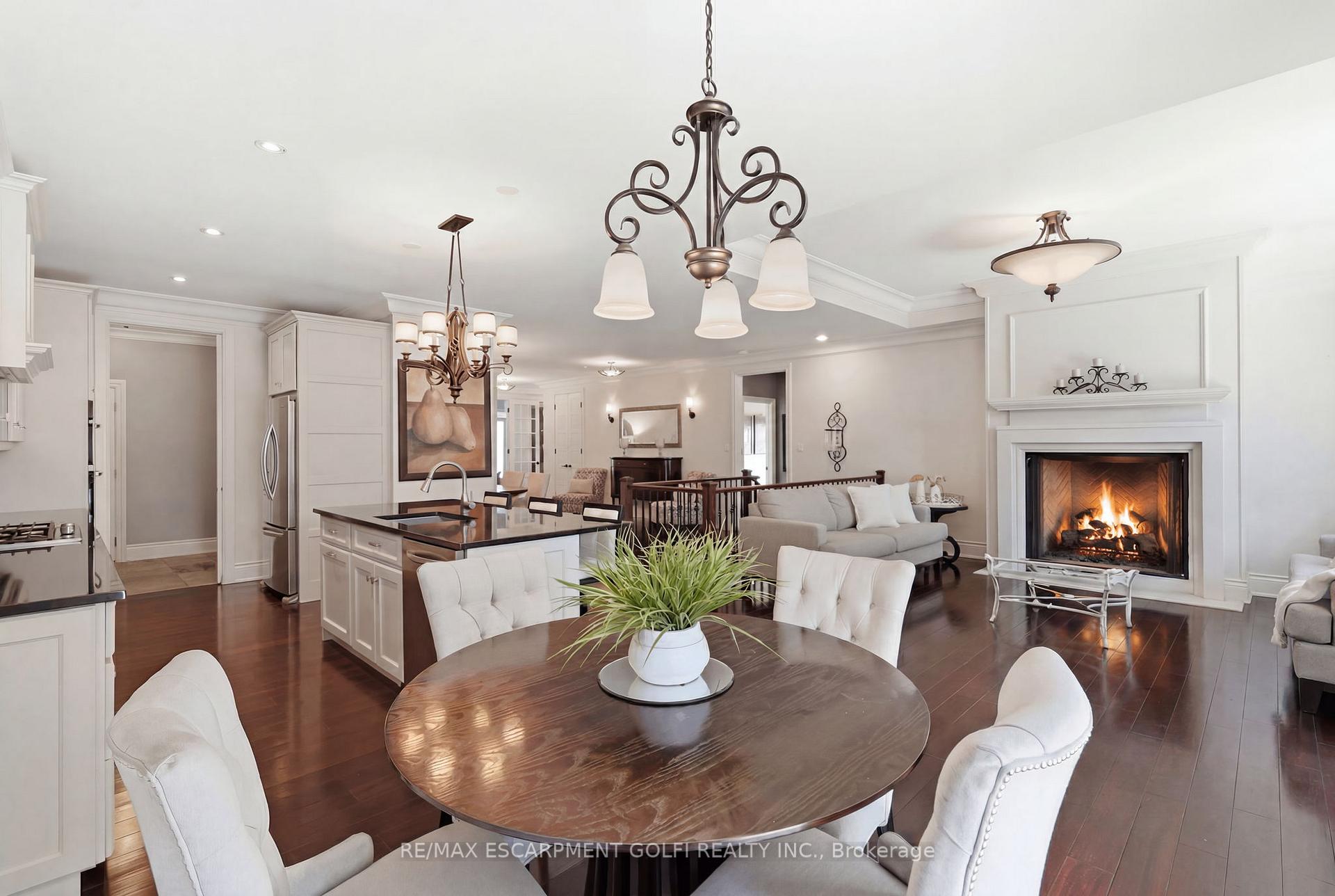 Photo 4 of 586 Maple Avenue, Burlington, Brant — HOMEH