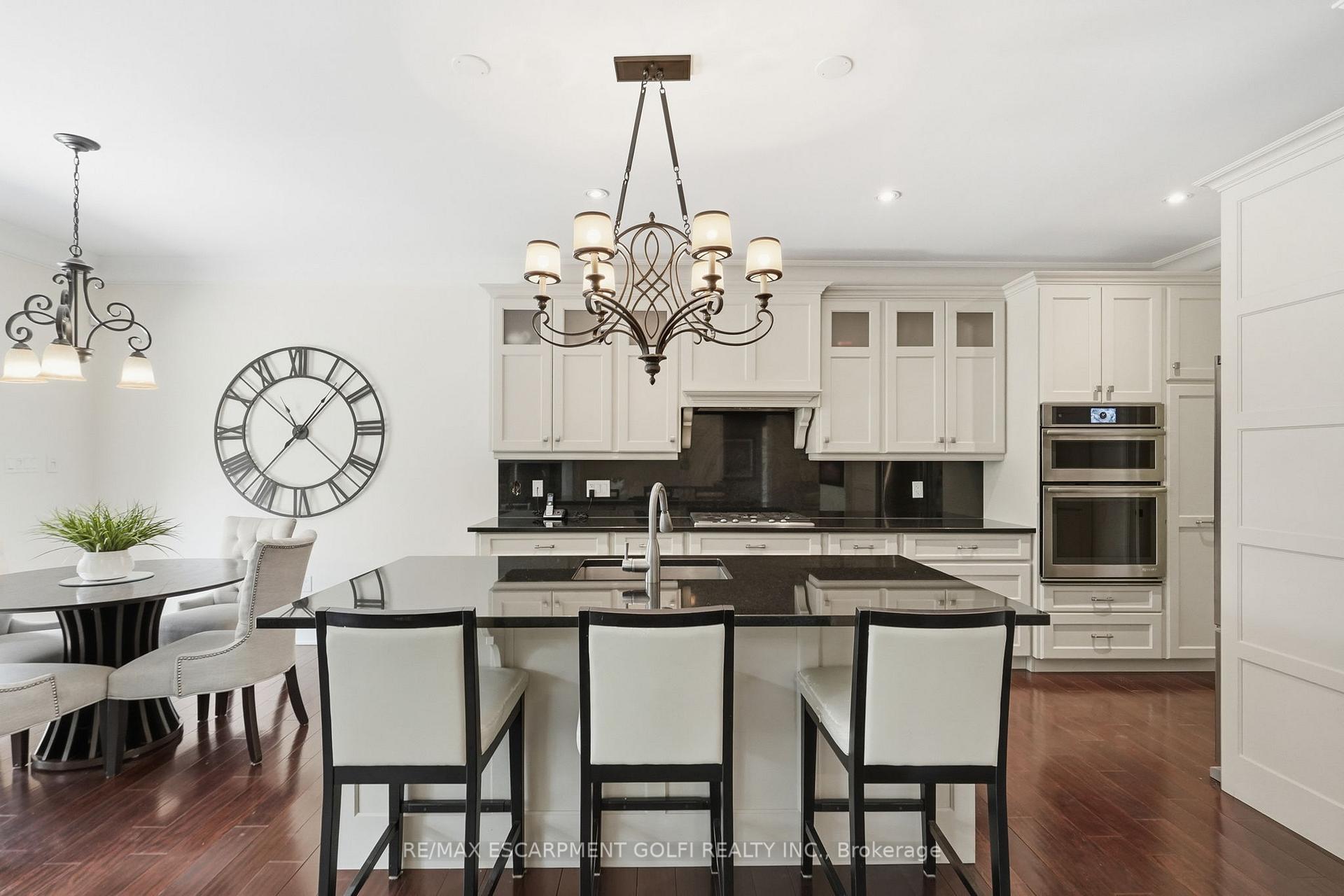 Photo 5 of 586 Maple Avenue, Burlington, Brant — HOMEH