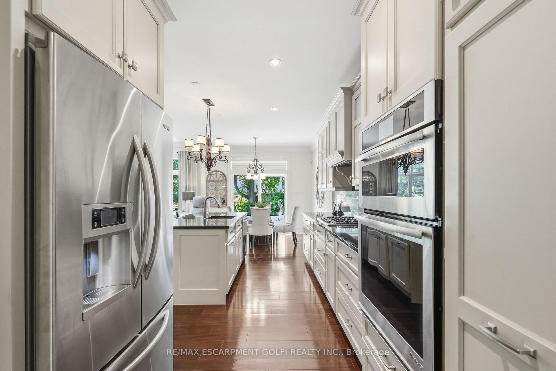 Photo 6 of 586 Maple Avenue, Burlington, Brant — HOMEH